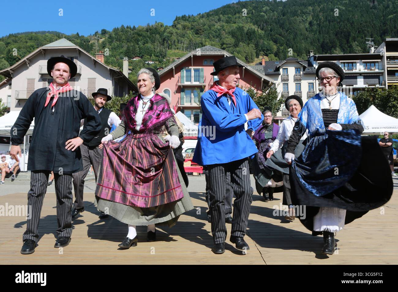 Groupe folklorique : la Chamoschire. Fête de la Rioule : rencontre folklorique avec les groupes : la Chamoschire (Saint-Gervais-les-Bains), la Clicca, Foto Stock