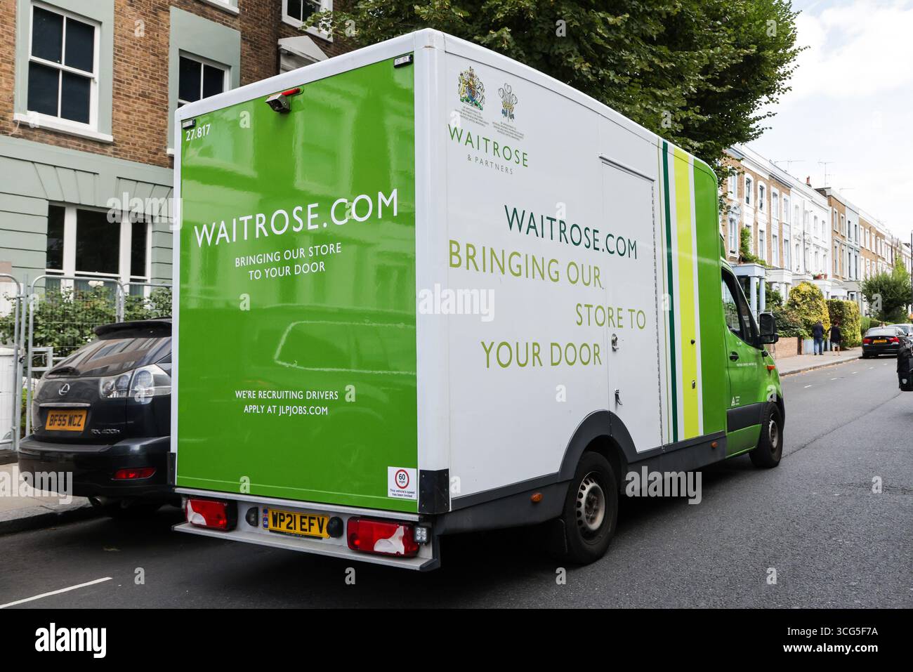 Londra, Regno Unito. 22 agosto 2025. Un furgone Waitrose è visibile a West London. (Credit Image: © Dinendra Haria/SOPA Images via ZUMA Press Wire) SOLO PER USO EDITORIALE! Non per USO commerciale! Foto Stock