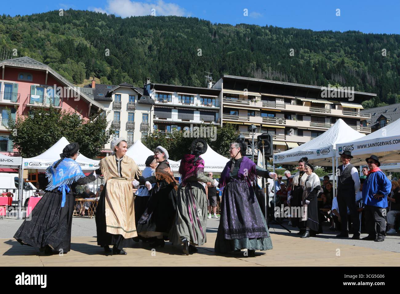 Groupe folklorique : la Chamoschire. Fête de la Rioule : rencontre folklorique avec les groupes : la Chamoschire (Saint-Gervais-les-Bains), la Clicca, Foto Stock