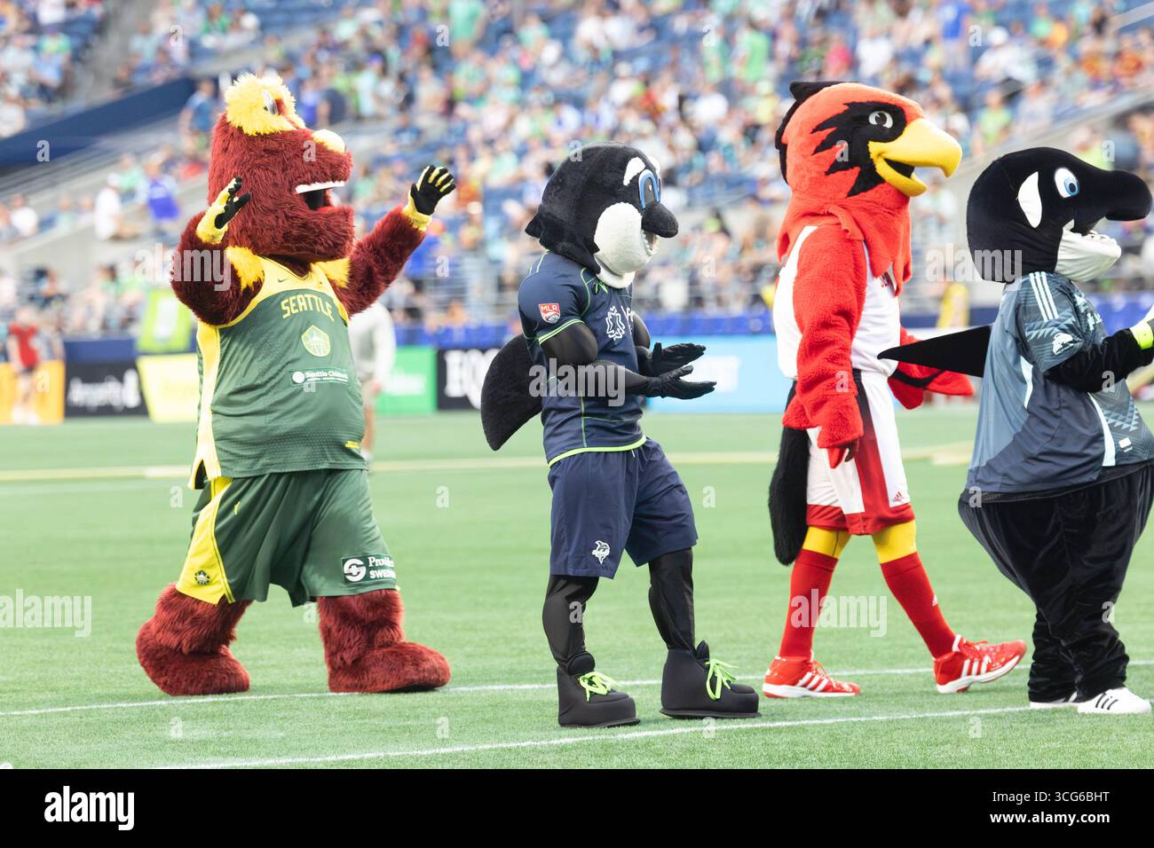 Seattle, Washington, Stati Uniti. 24 agosto 2025. Foto della mascotte Doppler Seattle Storm, della mascotte Seattle Seawolves Rugby Ricky, della mascotte Seattle University e della mascotte Seattle Sounders Sammy Sounder, scattata durante l'intervallo della partita, Seattle Sounders vs Sporting Kansas City, in una MLS, al Lumen Field di Seattle Washington. (Credit Image: © Melissa Levin/ZUMA Press Wire) SOLO PER USO EDITORIALE! Non per USO commerciale! Foto Stock
