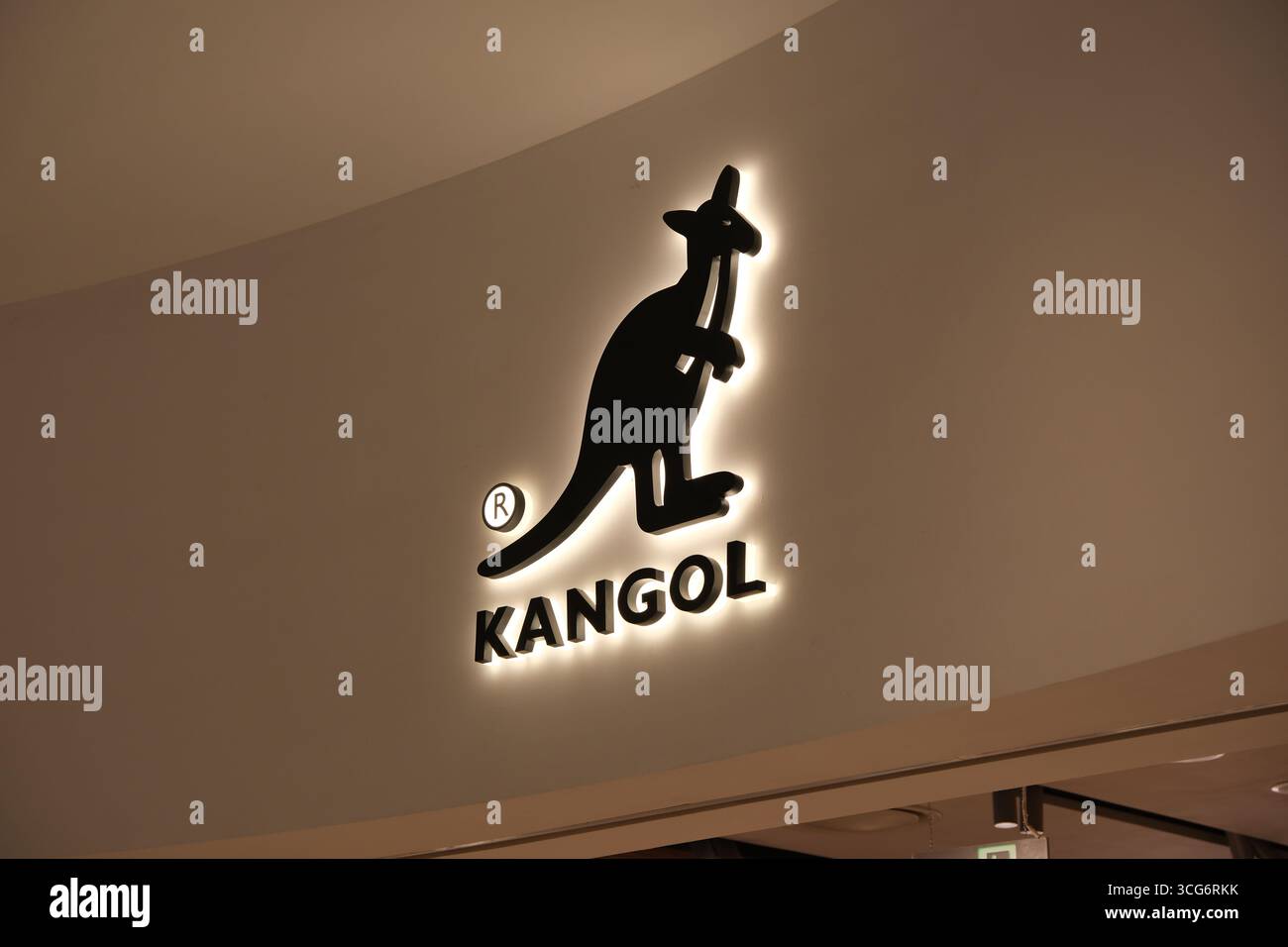 Shanghai, Cina - 26 luglio 2025: Logo del marchio della società KANGOL Foto Stock