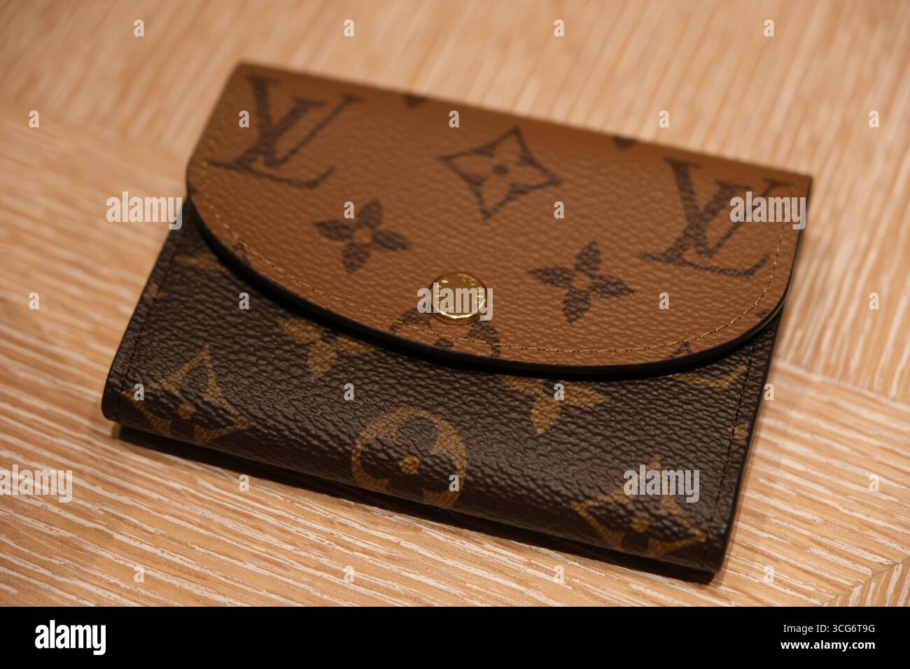 Shanghai, Cina - 17 luglio 2025: Borsa per monete Louis Vuitton Rosalie Foto Stock