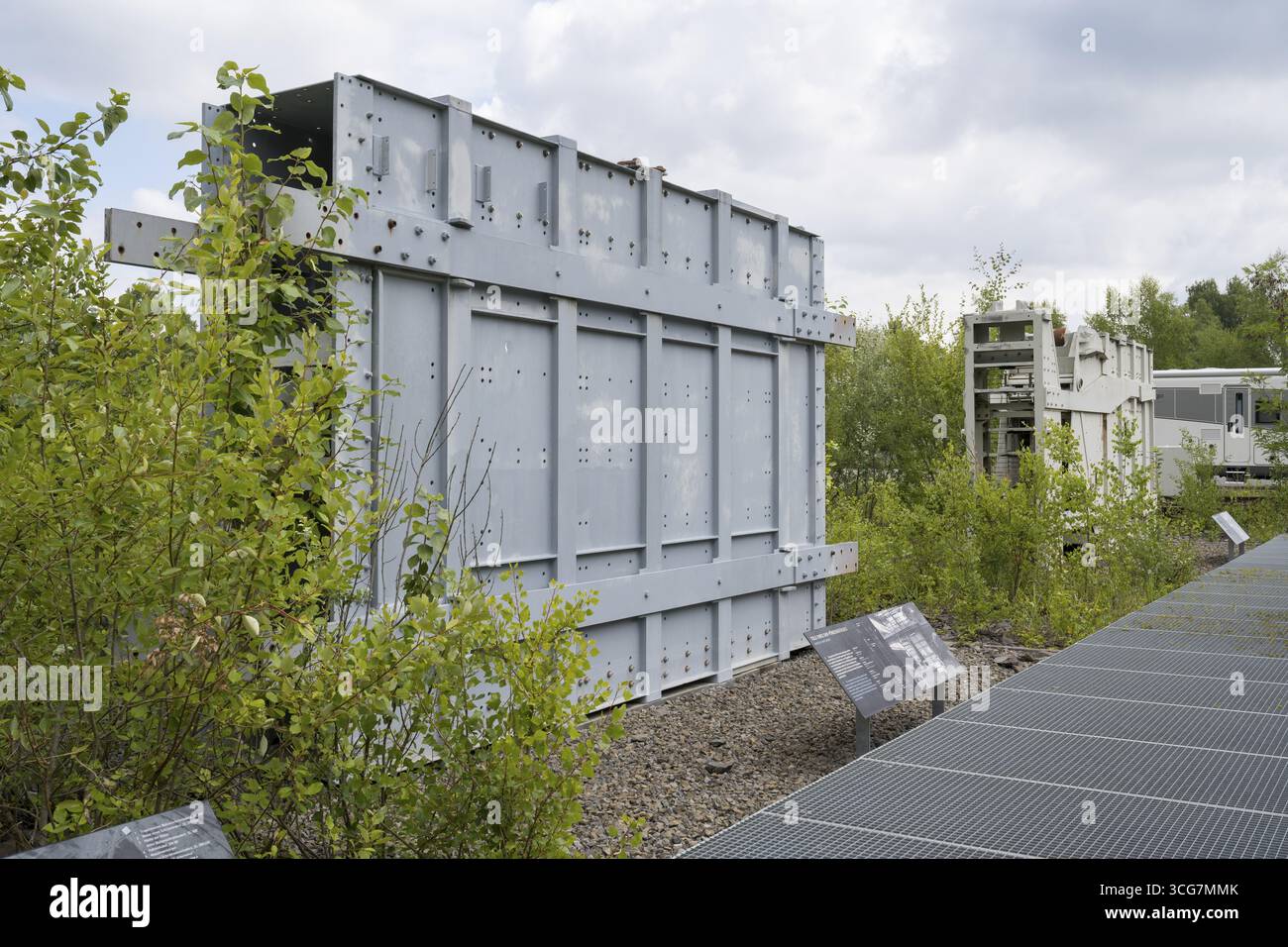 Parti di una nave per il sollevamento dei rifiuti, macchinari per l'estrazione mineraria, complesso industriale della miniera di carbone di Zollverein, sito patrimonio dell'umanità dell'UNESCO, Essen, zona della Ruhr, Renania settentrionale Foto Stock
