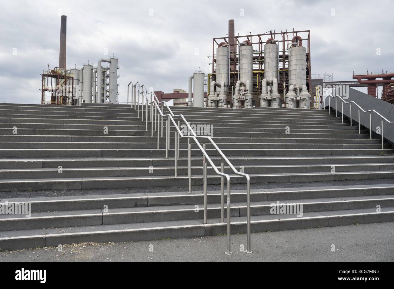 Impianto chimico sul sito della cokeria, complesso industriale della miniera di carbone di Zollverein, sito patrimonio dell'umanità dell'UNESCO, percorso del patrimonio industriale, ESS Foto Stock