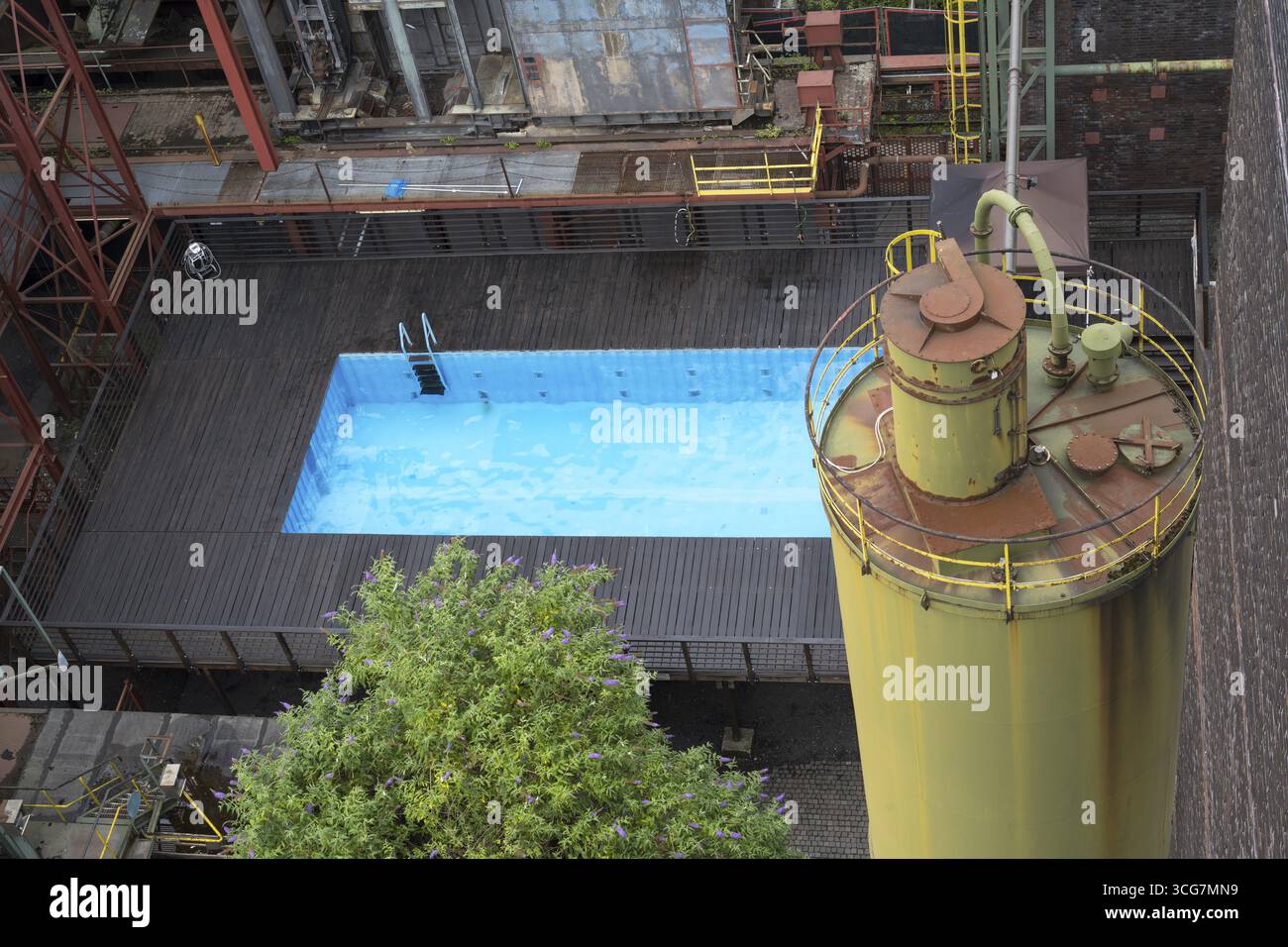 Vista dall'alto della piscina Works, della cokeria, del complesso industriale della miniera di carbone di Zollverein, sito patrimonio dell'umanità dell'UNESCO, Route of Industrial Her Foto Stock