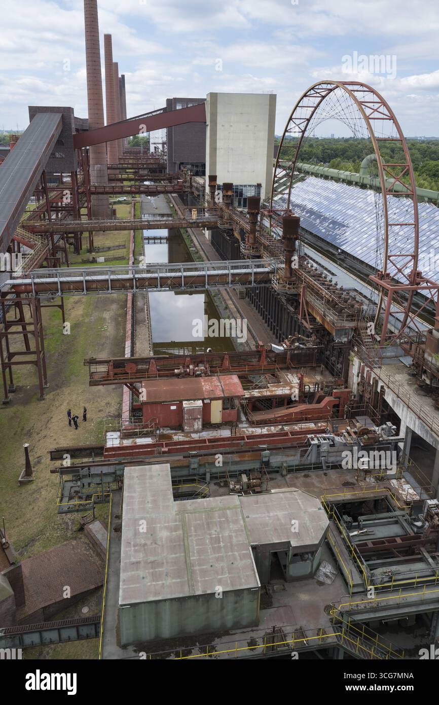 Vista della cokeria dall'alto, del complesso industriale della miniera di carbone di Zollverein, sito patrimonio dell'umanità dell'UNESCO, percorso del patrimonio industriale, Essen, Ruhr ar Foto Stock
