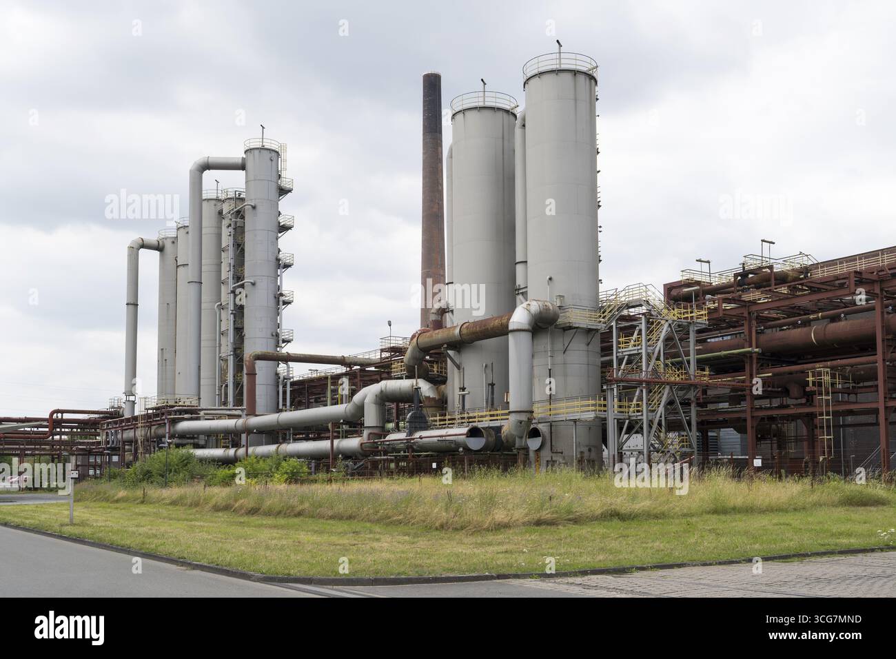 Impianto chimico sul sito della cokeria, complesso industriale della miniera di carbone di Zollverein, sito patrimonio dell'umanità dell'UNESCO, percorso del patrimonio industriale, ESS Foto Stock