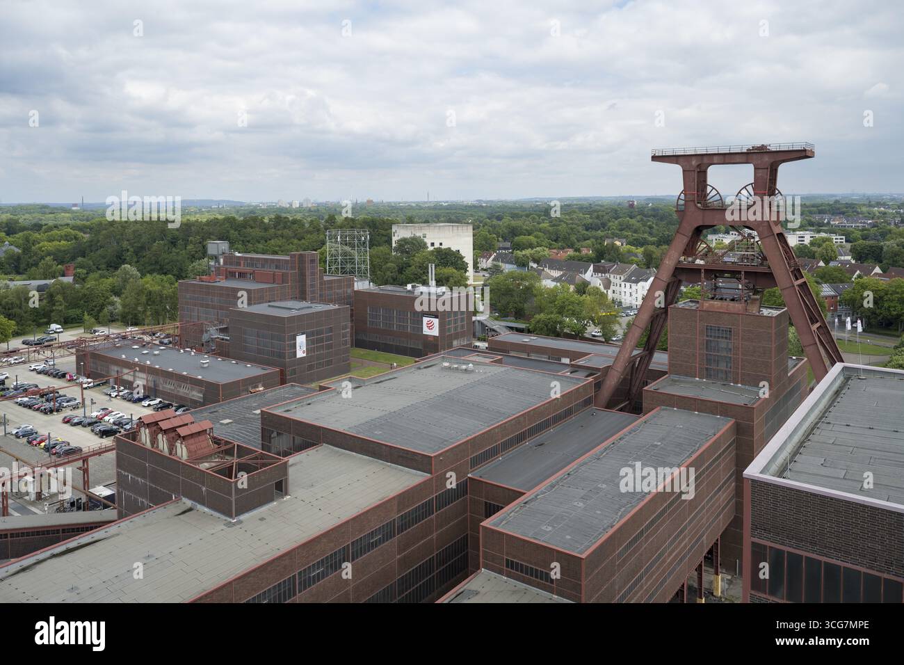 Testata Deppelbock, Museo del Design e edificio Sanaa, vista dalla terrazza per i visitatori del Museo della Ruhr, Zeche Zollverein, sito patrimonio dell'umanità dell'UNESCO Foto Stock