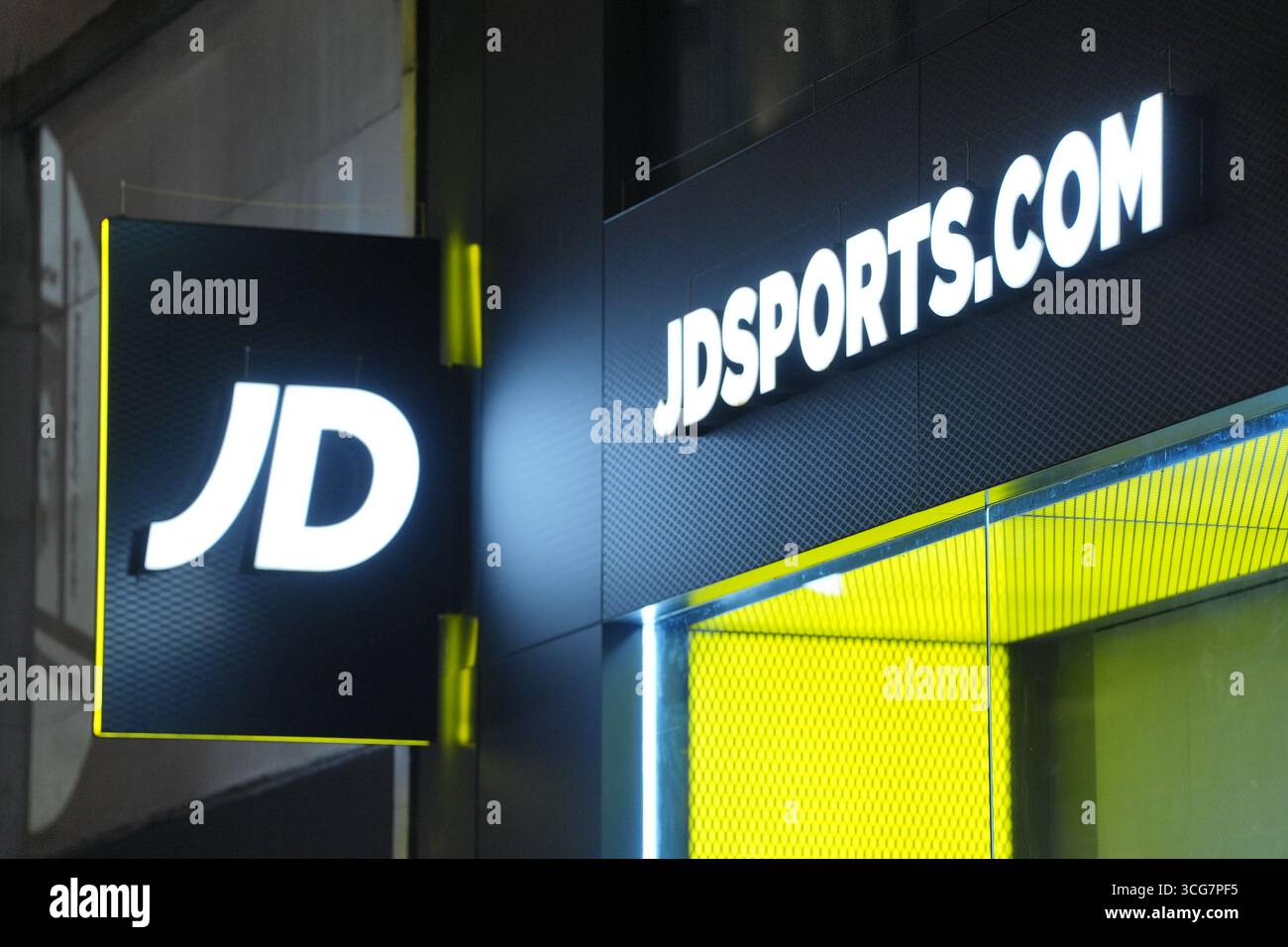 Foto del file datata 13/1/2025 del negozio JD Sports di Oxford Street a Londra. JD Sports ha affermato che è "prudente” riguardo al commercio nel resto dell'anno a causa della pressione sulle finanze dei consumatori e del rischio di aumento della disoccupazione. Il rivenditore di abbigliamento sportivo, tuttavia, ha aggiunto di aver compiuto "notevoli progressi" negli ultimi mesi e ha sottolineato i miglioramenti negli Stati Uniti dopo essere stato influenzato dalla debole opinione dei consumatori. Data di pubblicazione: Mercoledì 27 agosto 2025. Foto Stock