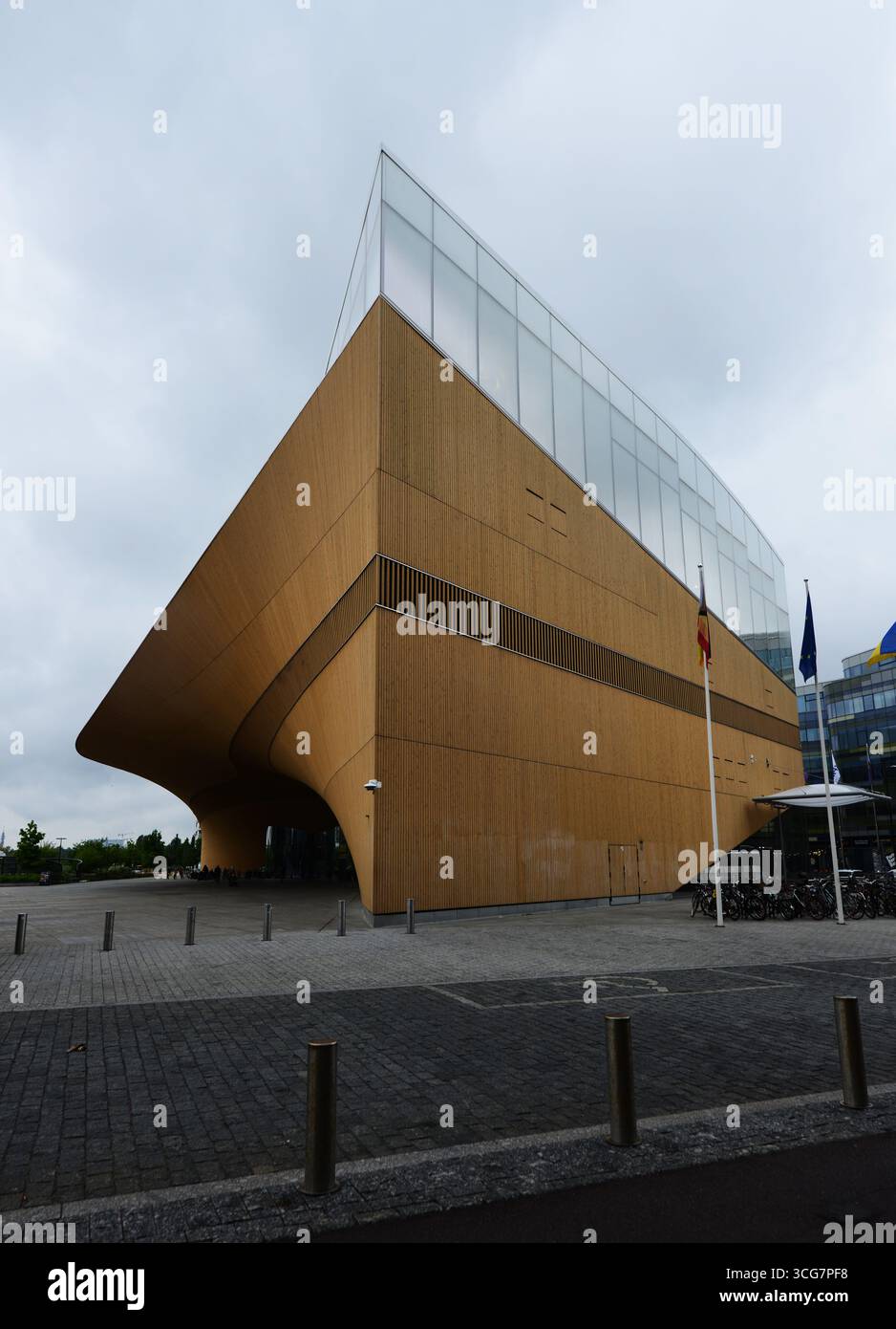 La moderna Biblioteca centrale Oodi di Helsinki, Finlandia. Foto Stock