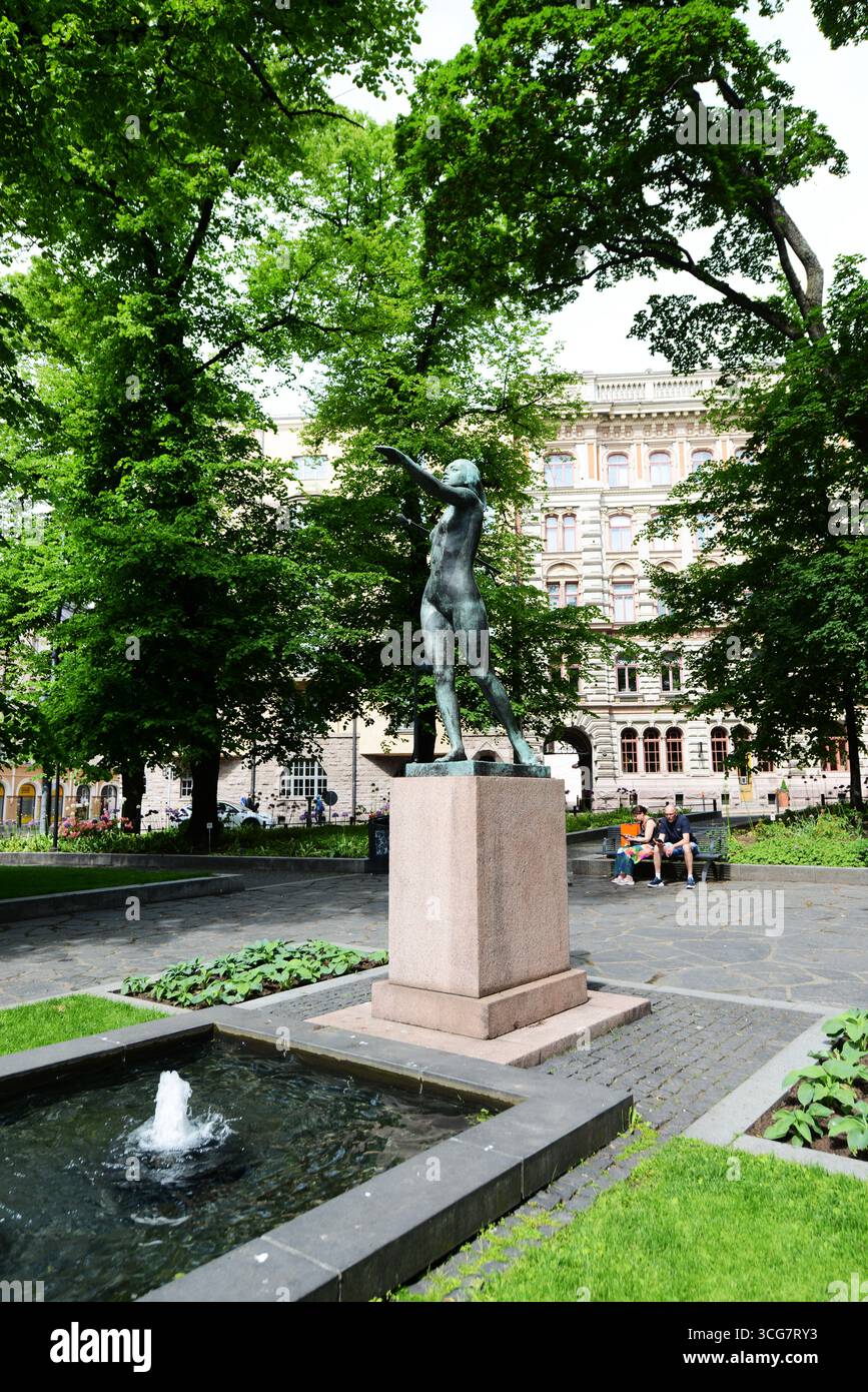 Tellervo, la figlia di Tapio (Diana), scultura al parco Kolmikulma di Helsinki, Finlandia. Foto Stock