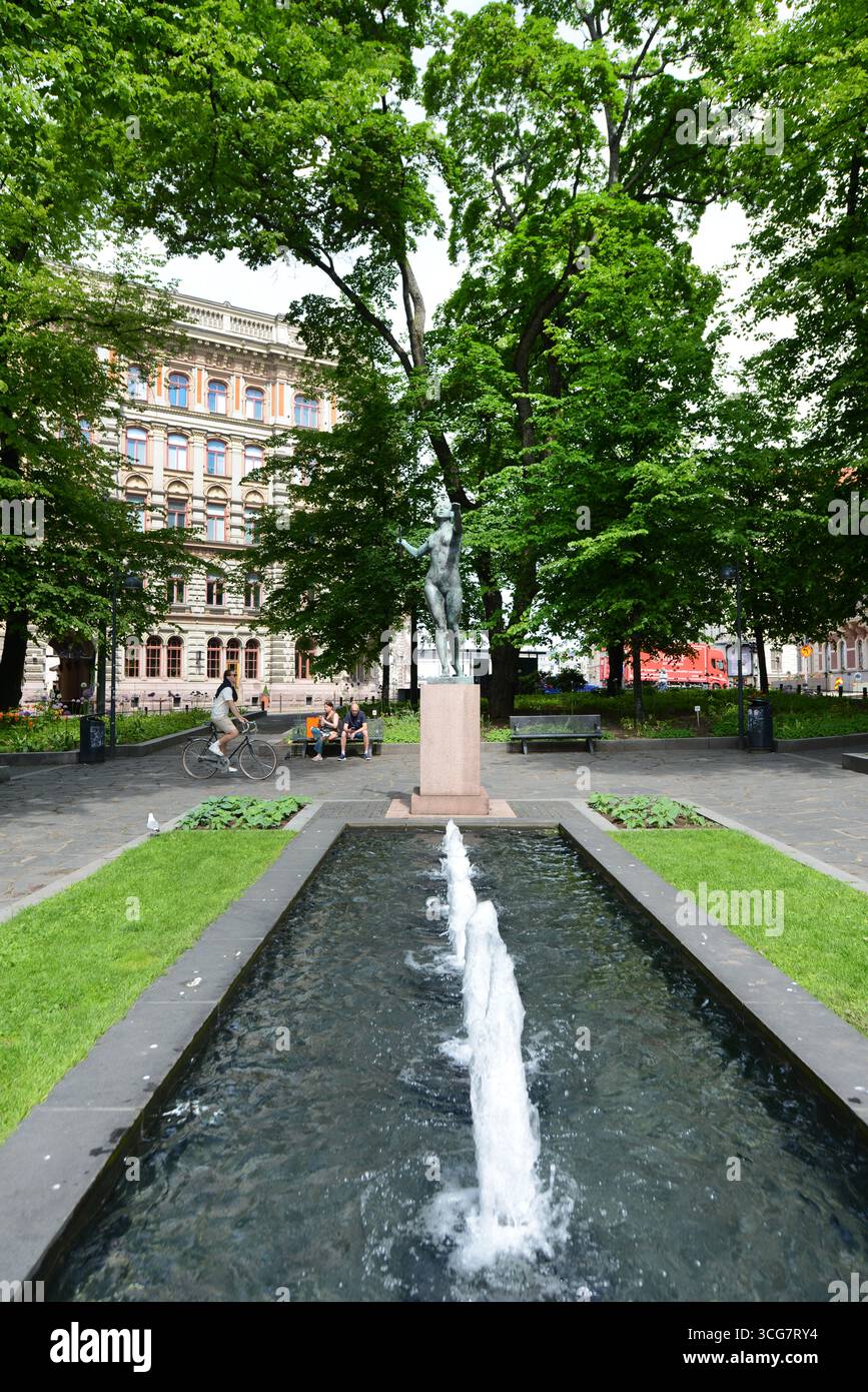 Tellervo, la figlia di Tapio (Diana), scultura al parco Kolmikulma di Helsinki, Finlandia. Foto Stock