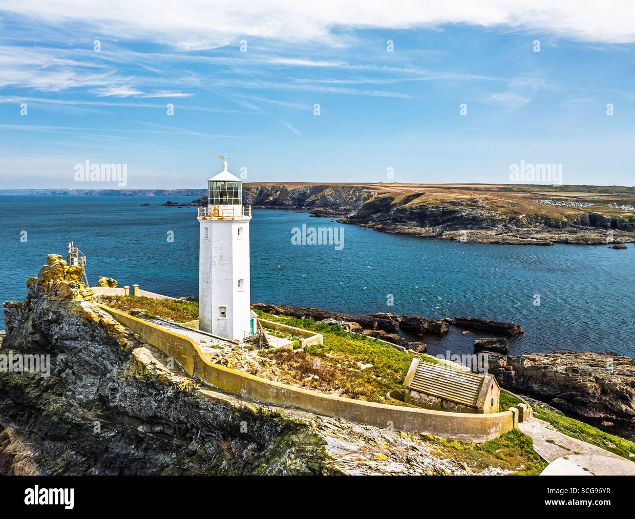 Faro di Godrevy da un drone, Godrevy Island, St Ives Bay, Cornovaglia, Inghilterra Foto Stock