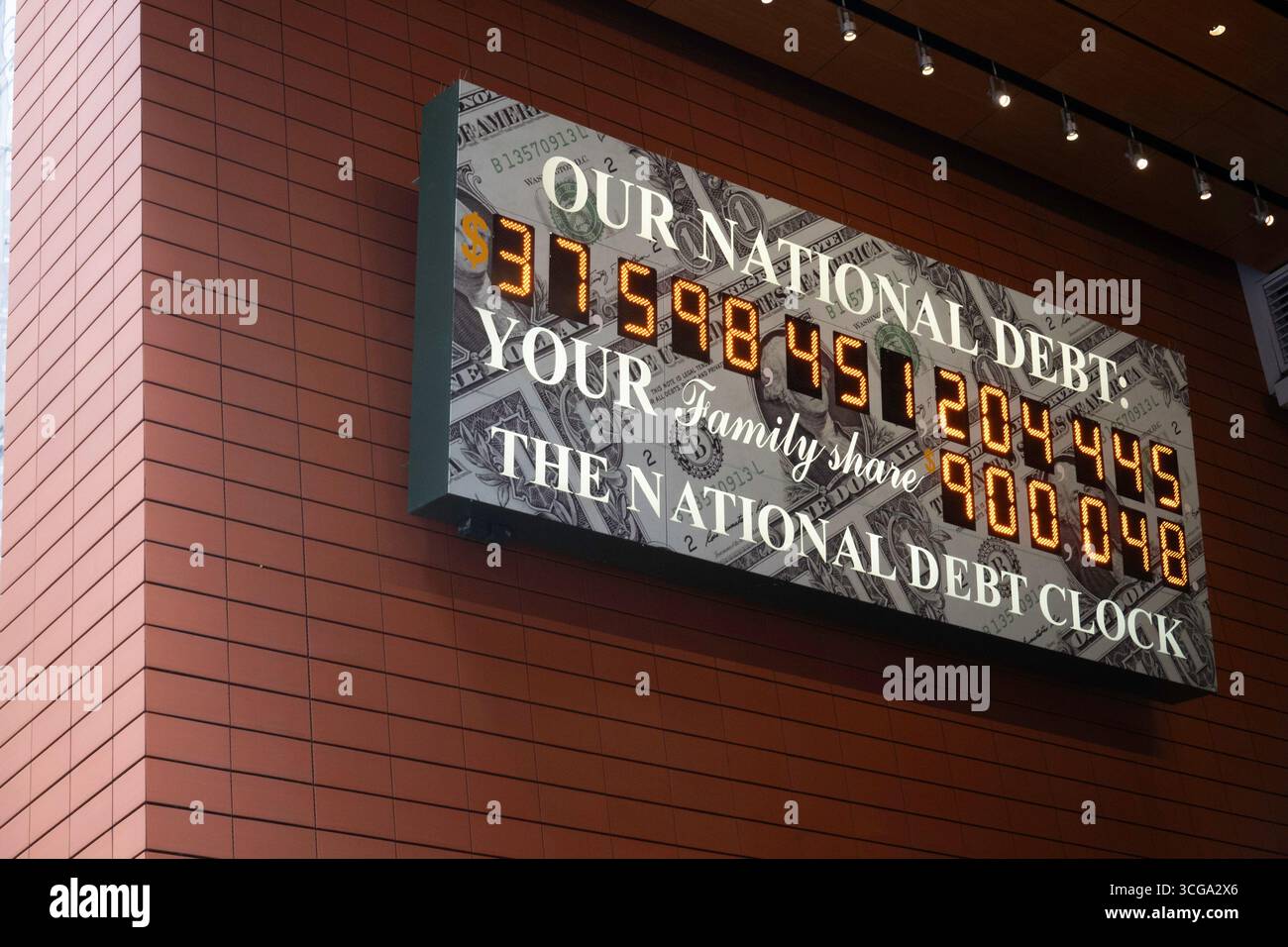 National Debt Clock, Times Square, New York, USA 2025 Foto Stock