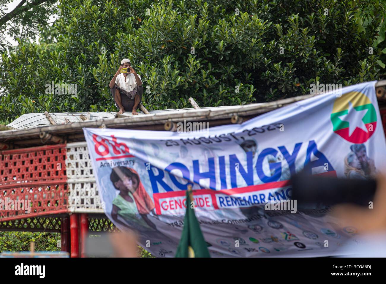 Il giorno del Rohingya, i rifugiati del campo di Kutupalong si sono mobilitati per ottenere giustizia per il genocidio e per un rapido e dignitoso ritorno nella loro patria. Foto Stock