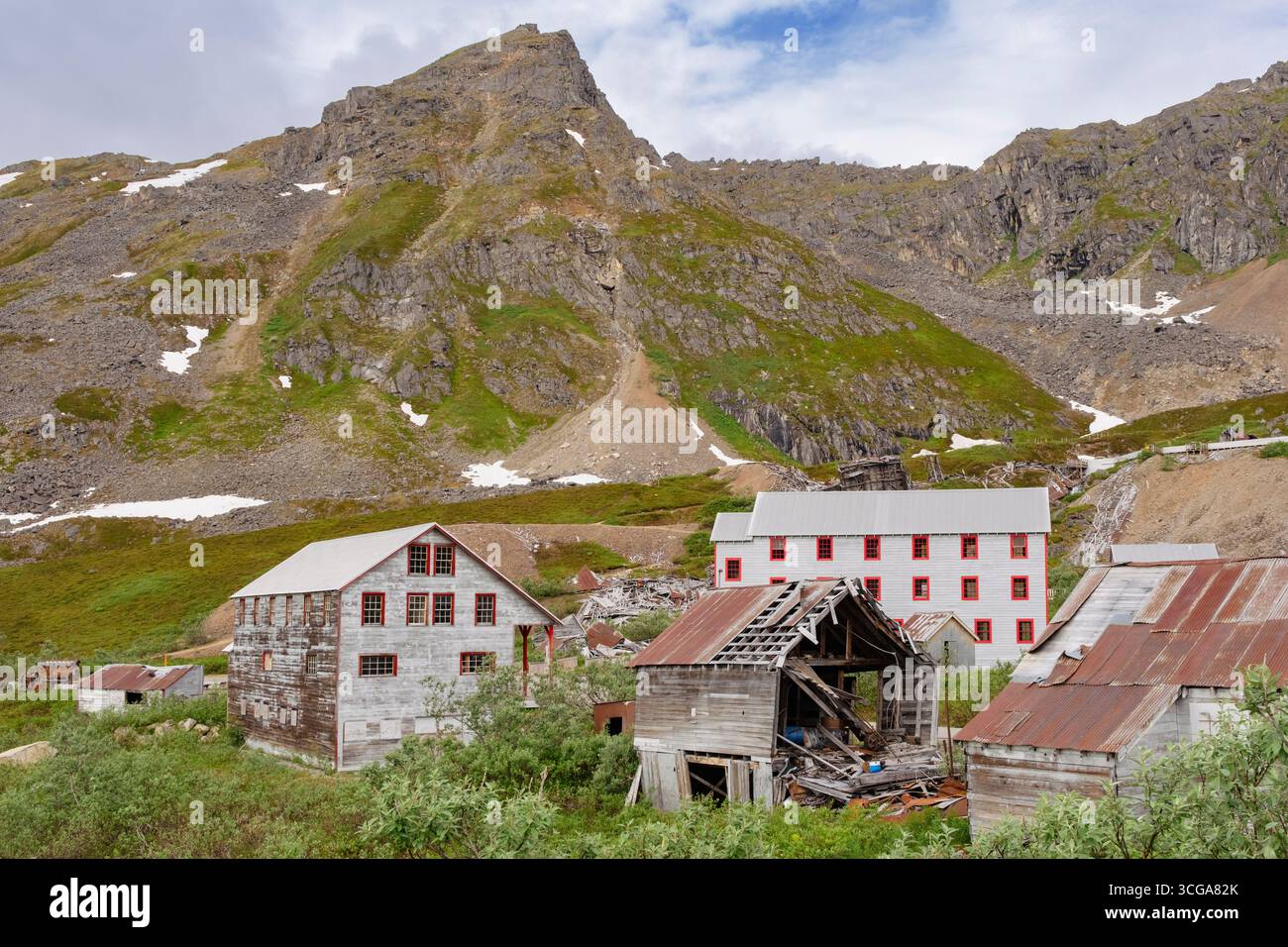 Independence Mine State Historic Park, antica miniera d'oro di Hatcher Pass attraverso Talkeetna Mountains, Willow, Wasilla, Alaska, USA Foto Stock