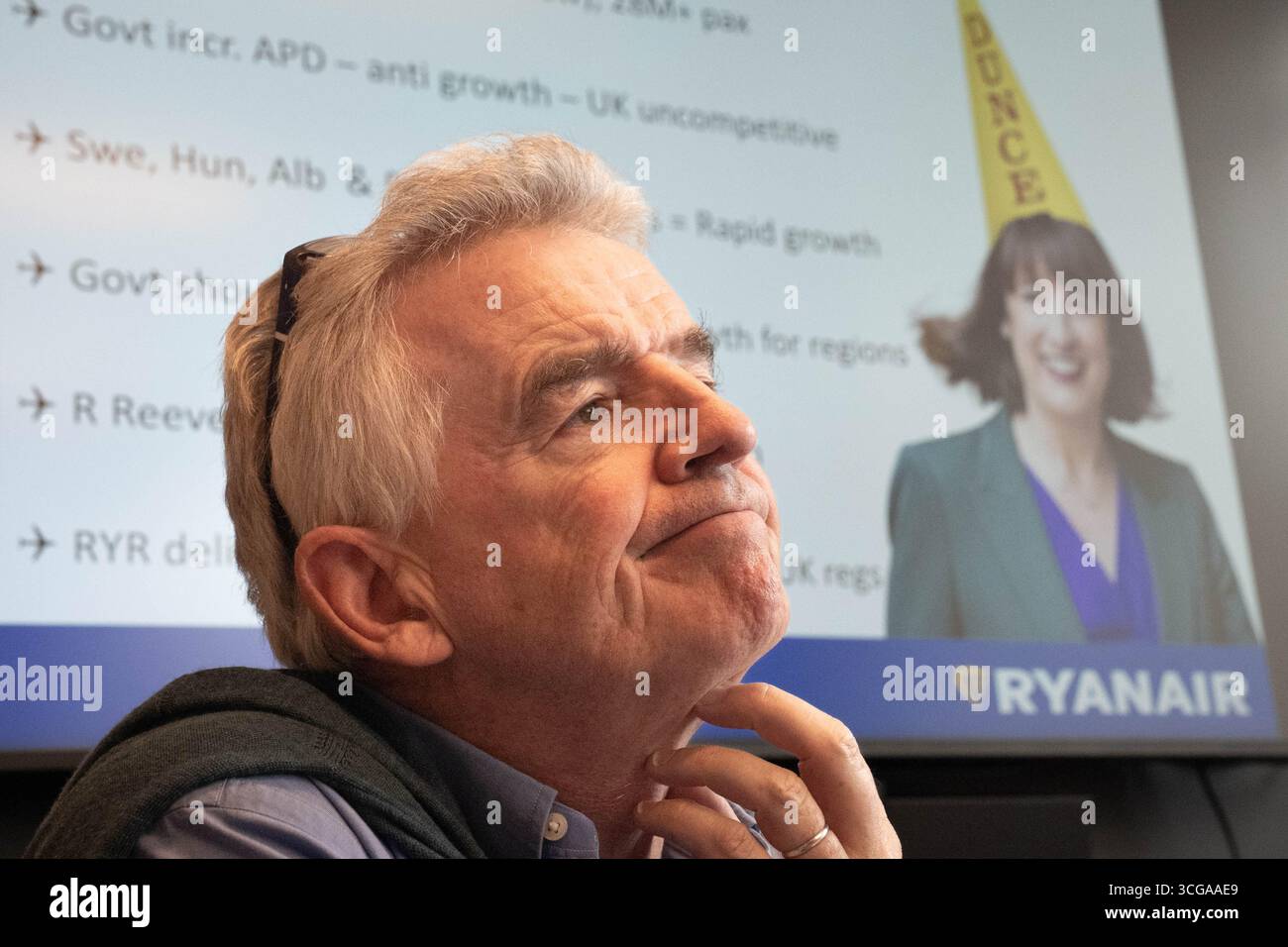 Michael o'Leary, amministratore delegato di Ryanair, fornisce un aggiornamento aziendale durante una conferenza stampa presso il Pan Pacific Hotel nella City di Londra. Data foto: Mercoledì 27 agosto 2025. Foto Stock