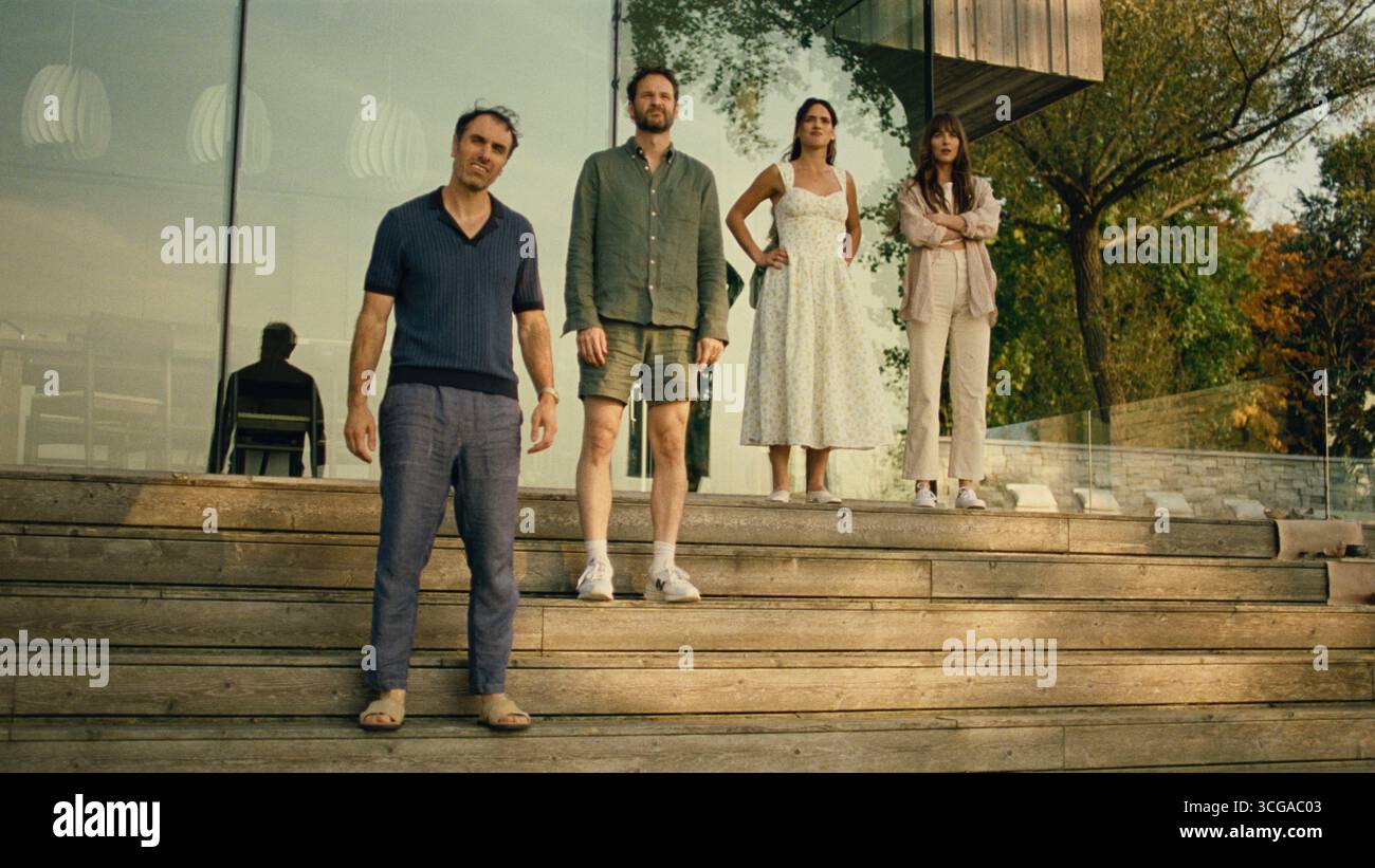 Splitsville (2025) è un film diretto da Michael Angelo Covino e interpretato da Dakota Johnson, Adria Arjona, Michael Angelo Covino e Kyle Marvin. Dopo che Ashley chiede il divorzio, suo marito Carey trova rifugio con amici che hanno un matrimonio aperto, mandando tutte le loro relazioni nel caos comico. La pubblicità è ancora SOLO PER USO EDITORIALE. Credito: BFA/neon Foto Stock