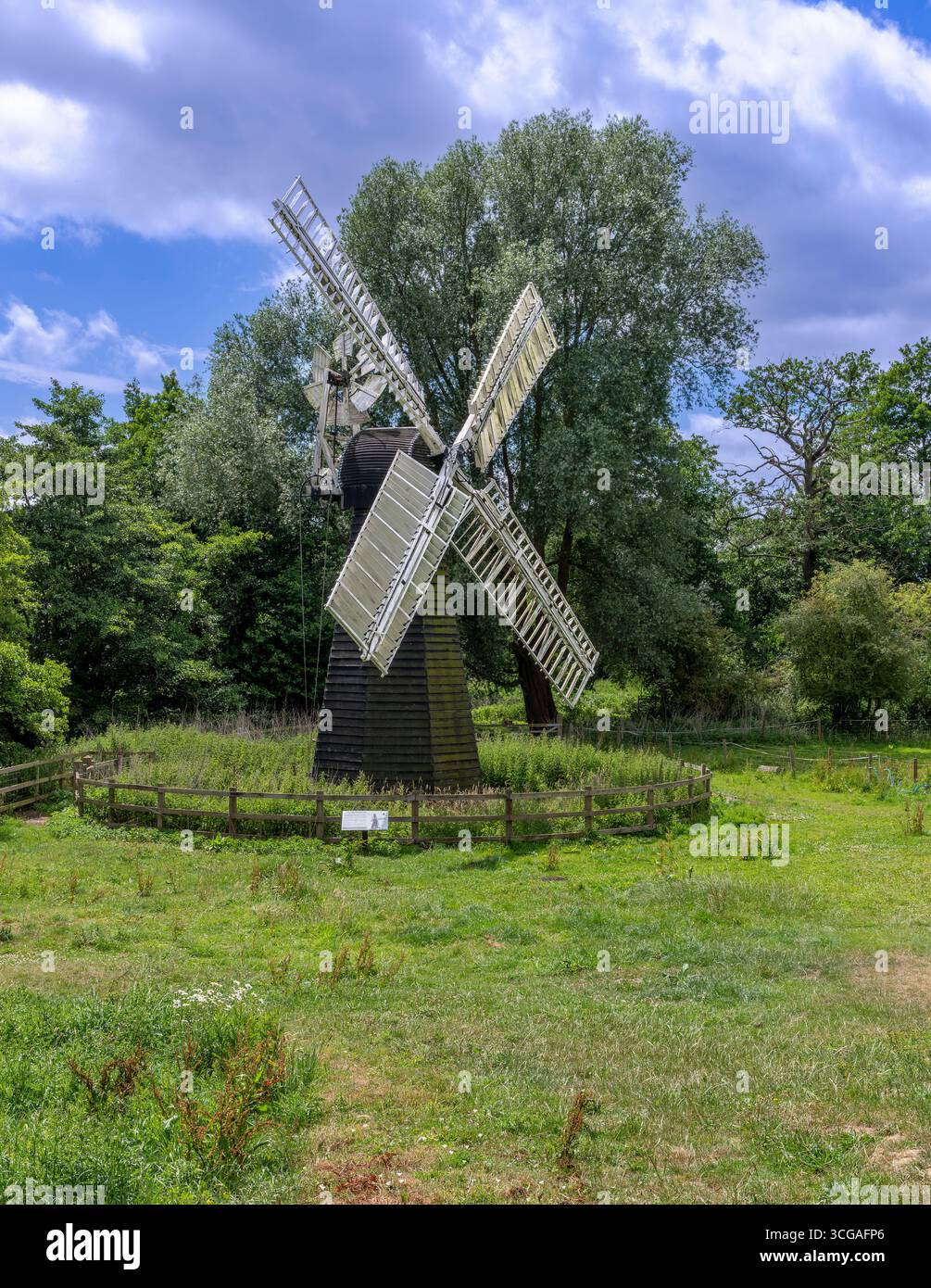 Vecchio mulino a vento della Torre conosciuto come Sheerness Windmill. Trasferito al Food Museum (precedentemente noto come Museum of East Anglian Life) a Stowmarket, Suffolk. Foto Stock