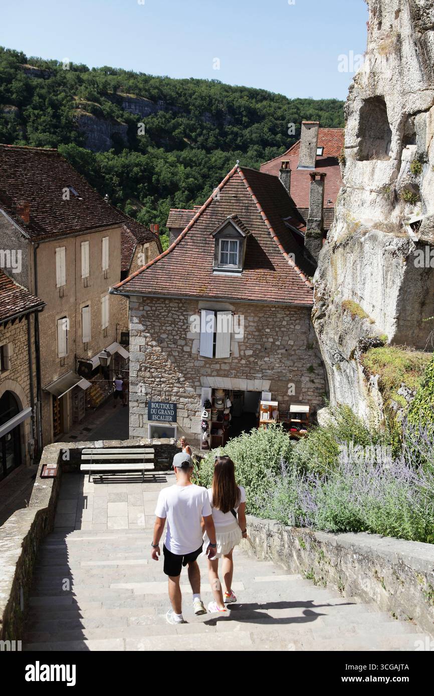Situato nel dipartimento di Lot, nell'estremo nord della regione dell'Occitania, Rocamadour si trova vicino al Périgord, alla regione di Lot e alla valle della Dordogna. Foto Stock
