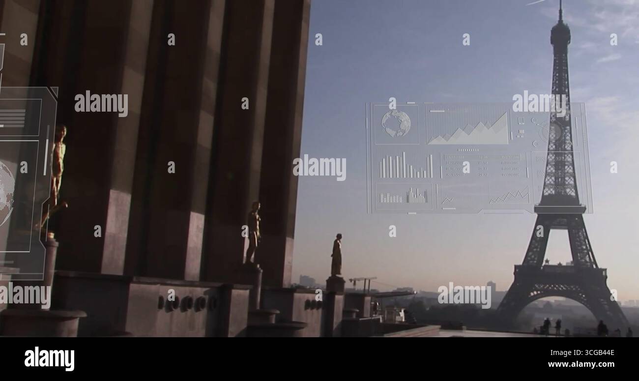 Uomo adulto in piedi che indossa un trench beige su una balaustra in pietra, con Torre Eiffel e ologrammi Foto Stock