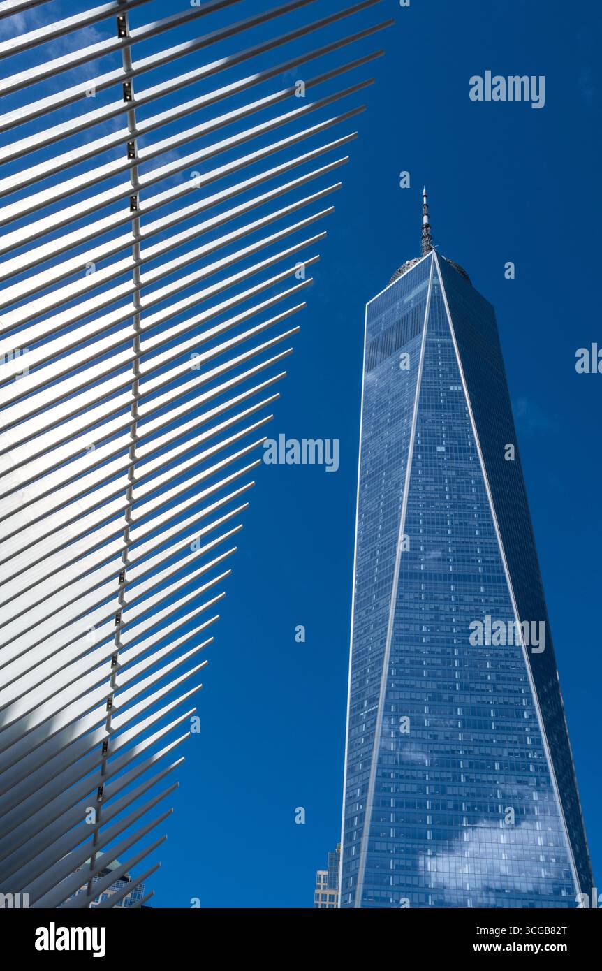 Un edificio del World Trade Center e il tetto del terminal del Trade Center Foto Stock