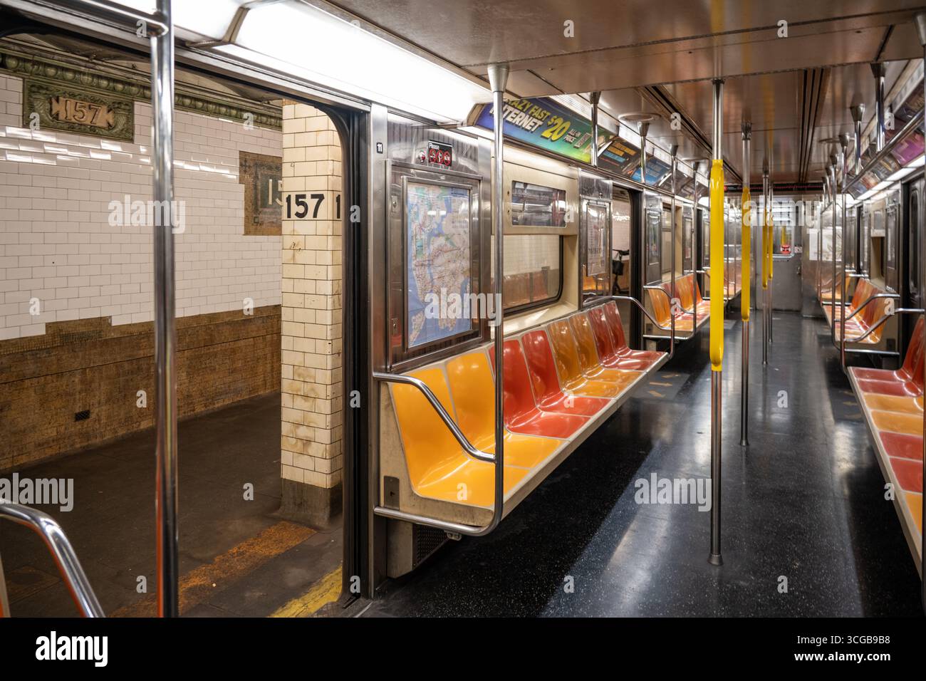 All'interno di un'auto vuota della metropolitana di New York Foto Stock