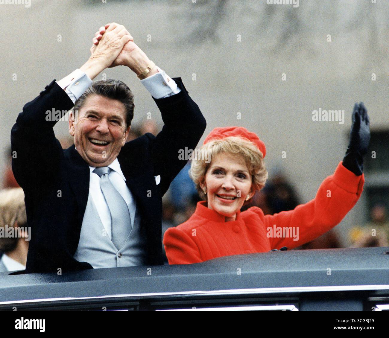Il Reagans sventolare durante la Parata inaugurale il 20 gennaio 1981. Foto Stock