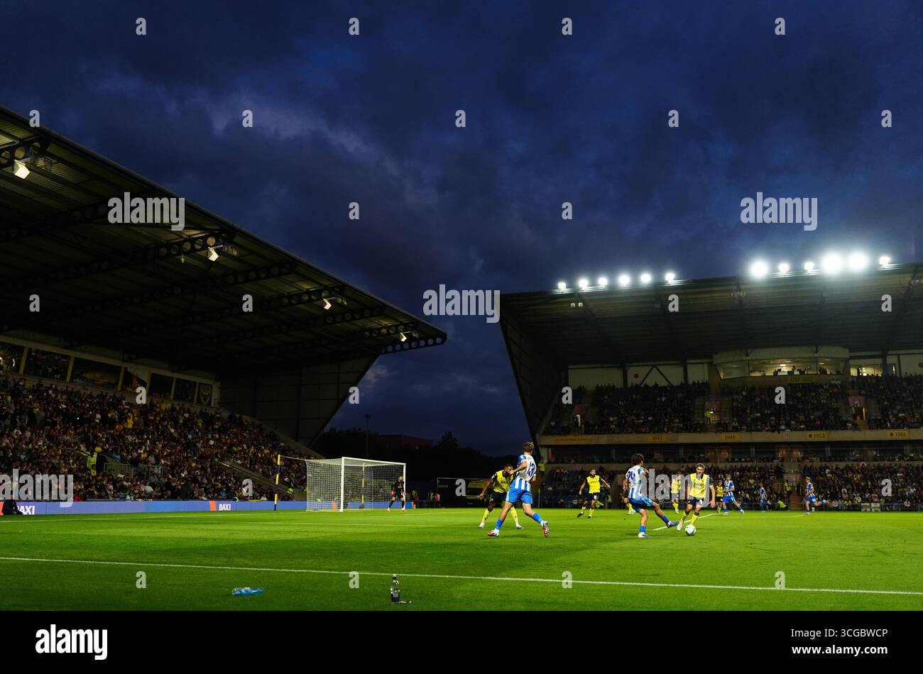 Una vista generale del terreno durante la partita del secondo turno della Carabao Cup all'Hill Kassam Stadium di Oxford. Data foto: Mercoledì 27 agosto 2025. Foto Stock