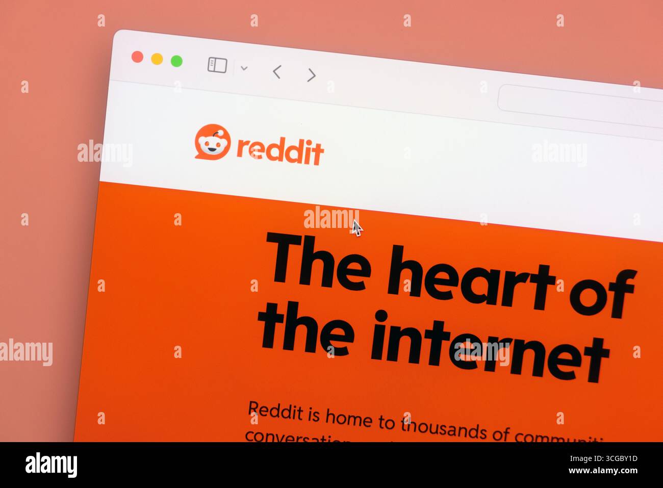 Ostersund, Svezia - 26 agosto 2025: Sito web Reddit. Reddit è una piattaforma di social media proprietaria americana per l'aggregazione di notizie sociali e forum. Foto Stock