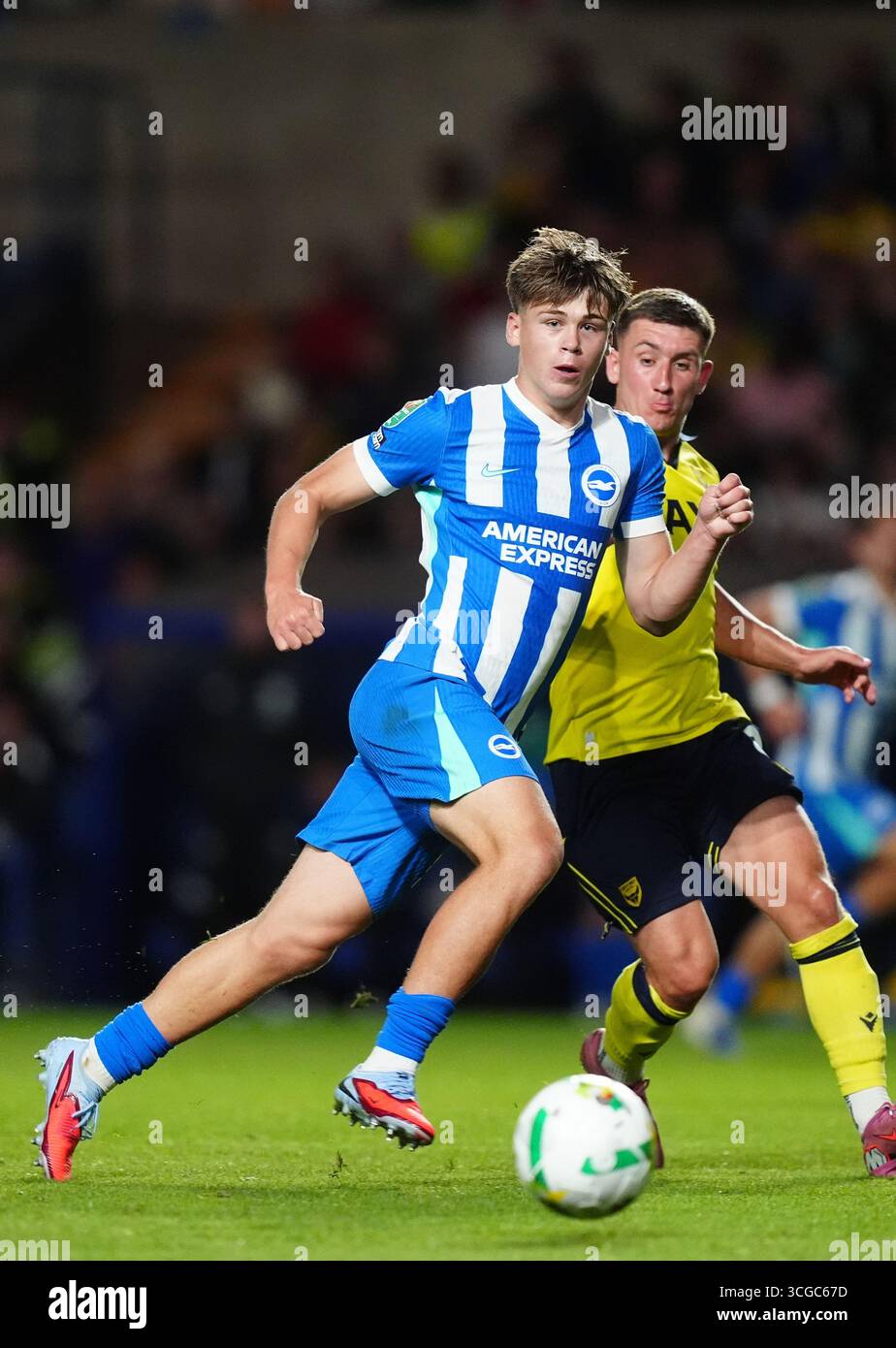 Harry Howell di Brighton e Hove Albion durante la partita del secondo turno della Carabao Cup all'Hill Kassam Stadium di Oxford. Data foto: Mercoledì 27 agosto 2025. Foto Stock