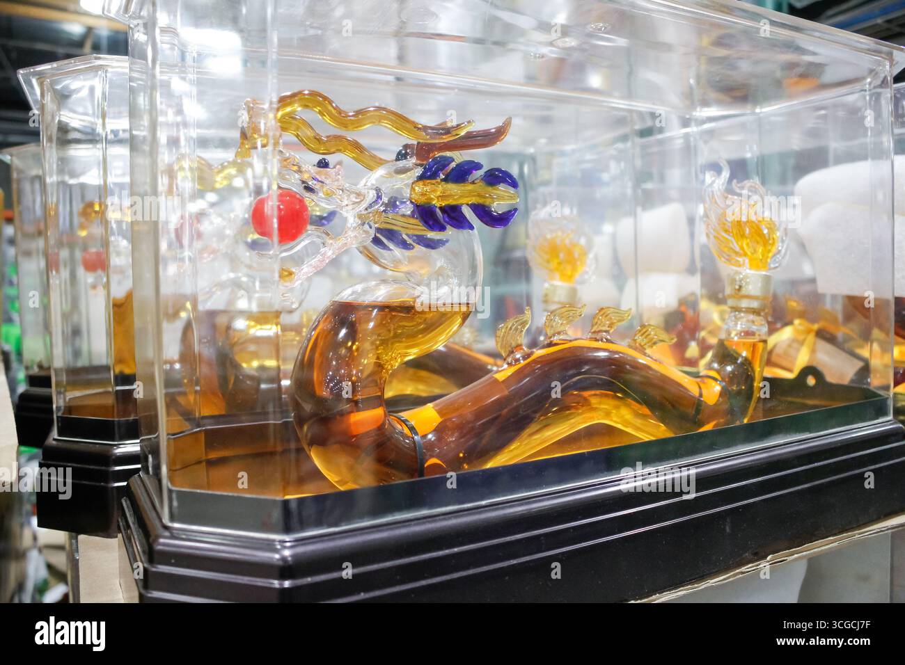 Los Angeles, California, Stati Uniti - 02-19-2020: Una vista di diversi casi Sapphire Collection Napoleon Brandy XO Dragon, presso il negozio. Foto Stock