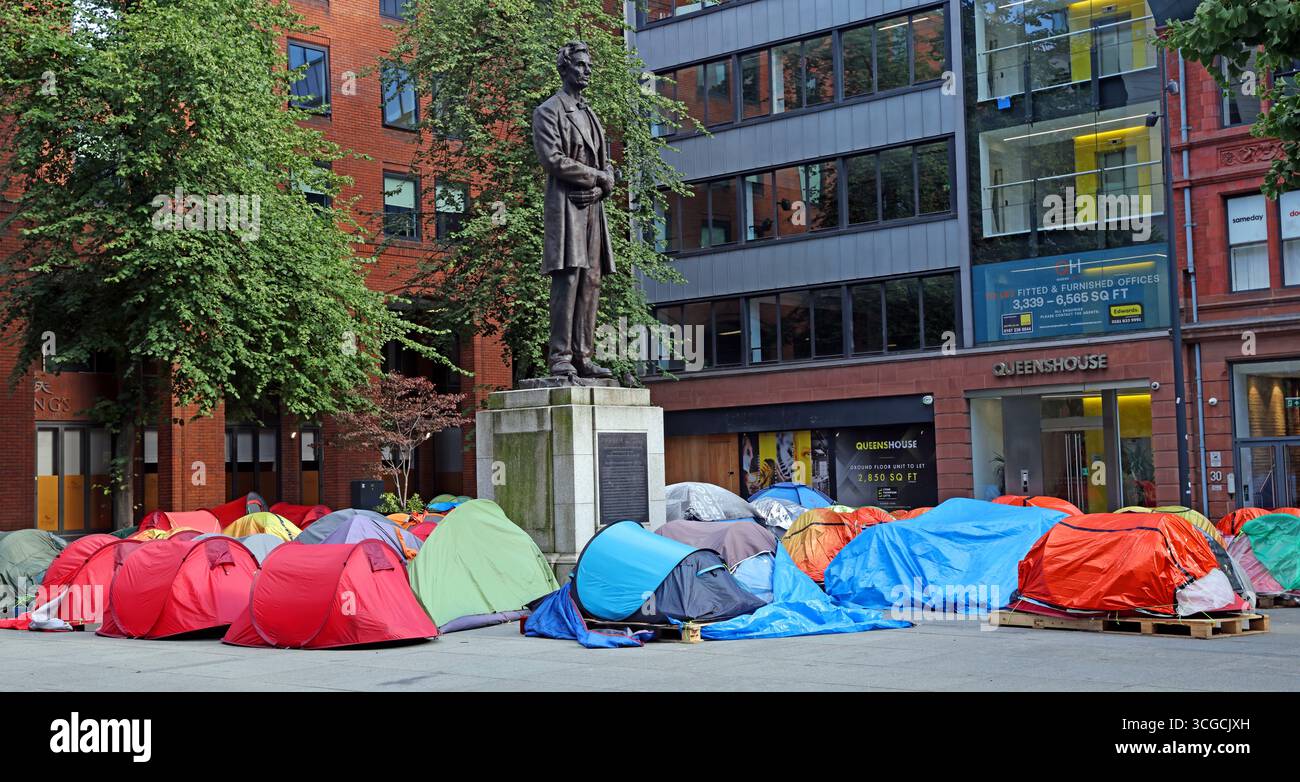 Tende per senzatetto in Lincoln Square, Manchester Foto Stock
