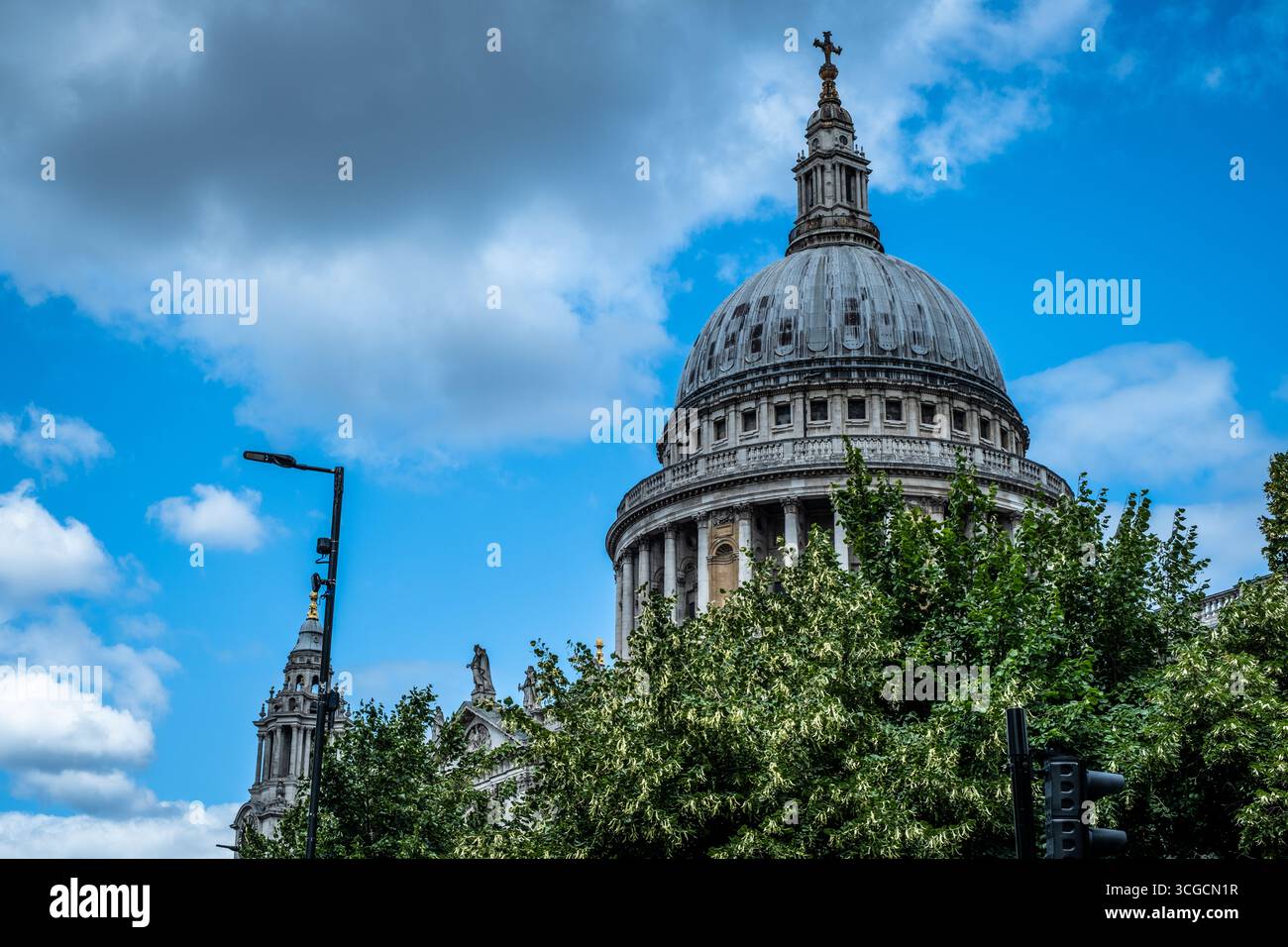 St Paul’s Cathedral – l’iconico skyline di Londra Foto Stock