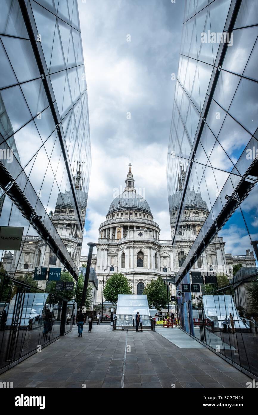 St Paul’s Cathedral – riflessioni di un’icona, Londra Foto Stock
