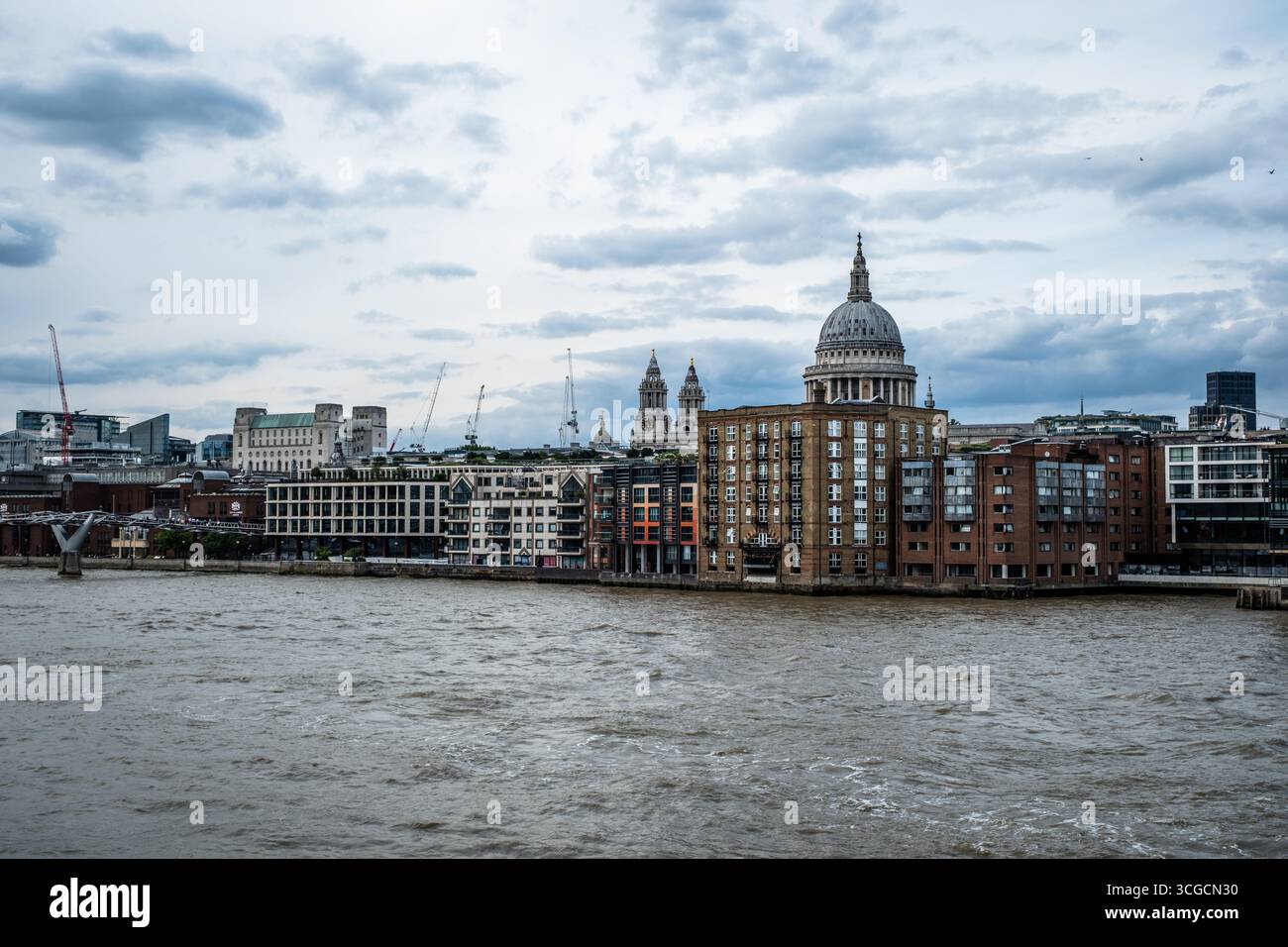 St Paul’s Cathedral – l’iconico skyline di Londra Foto Stock