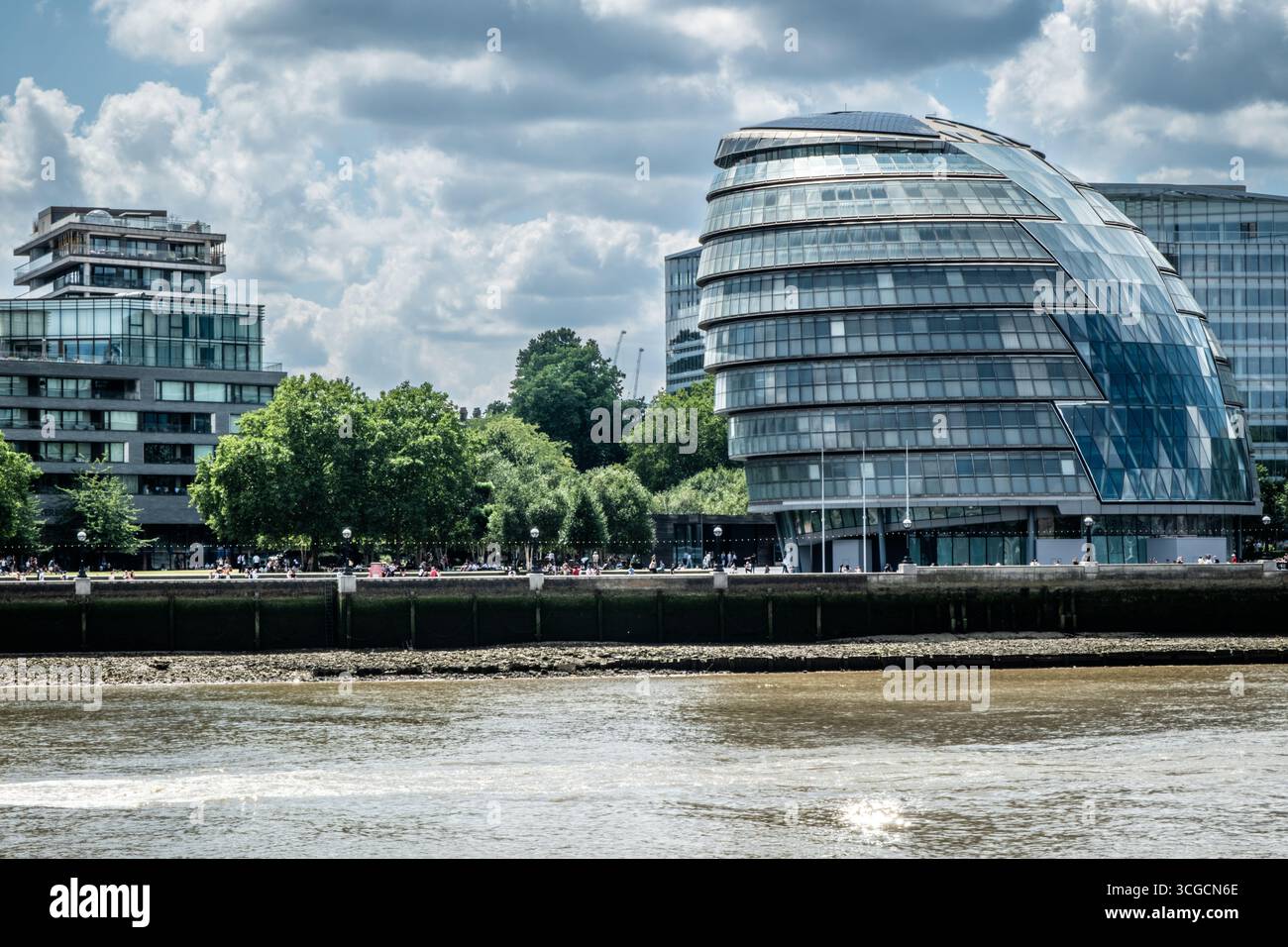 London City Hall – architettura moderna sul Tamigi Foto Stock