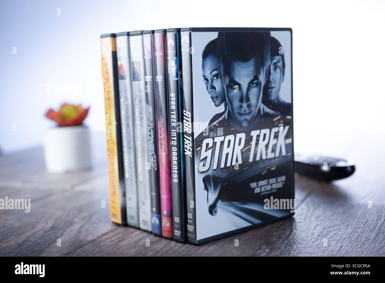 Los Angeles, California, Stati Uniti - 05-07-2020: Una vista di diversi film in DVD di Star Trek. Foto Stock