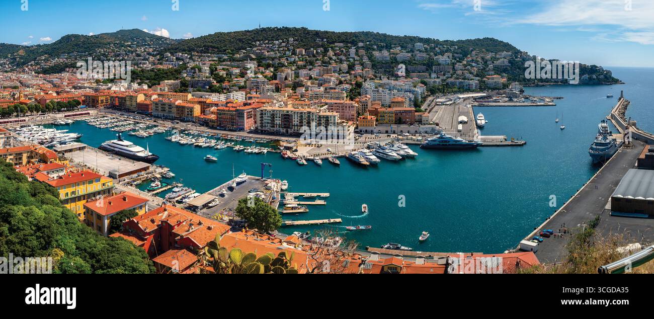 Vista panoramica ad alto angolo di Port Lympia, Nizza, Costa Azzurra, Alpi marittime, Francia Foto Stock