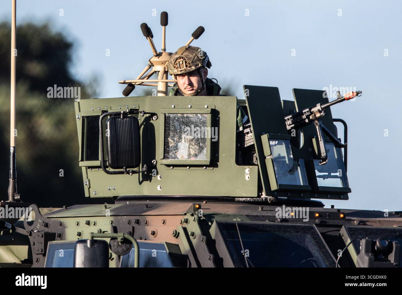 Il personale assegnato al 48th Fighter Wing conduce un'esercitazione di preparazione al combattimento presso la RAF Lakenheath, Lakenheath, Regno Unito, 28 agosto 2025 (foto di Alfie Cosgrove/News Images) Foto Stock