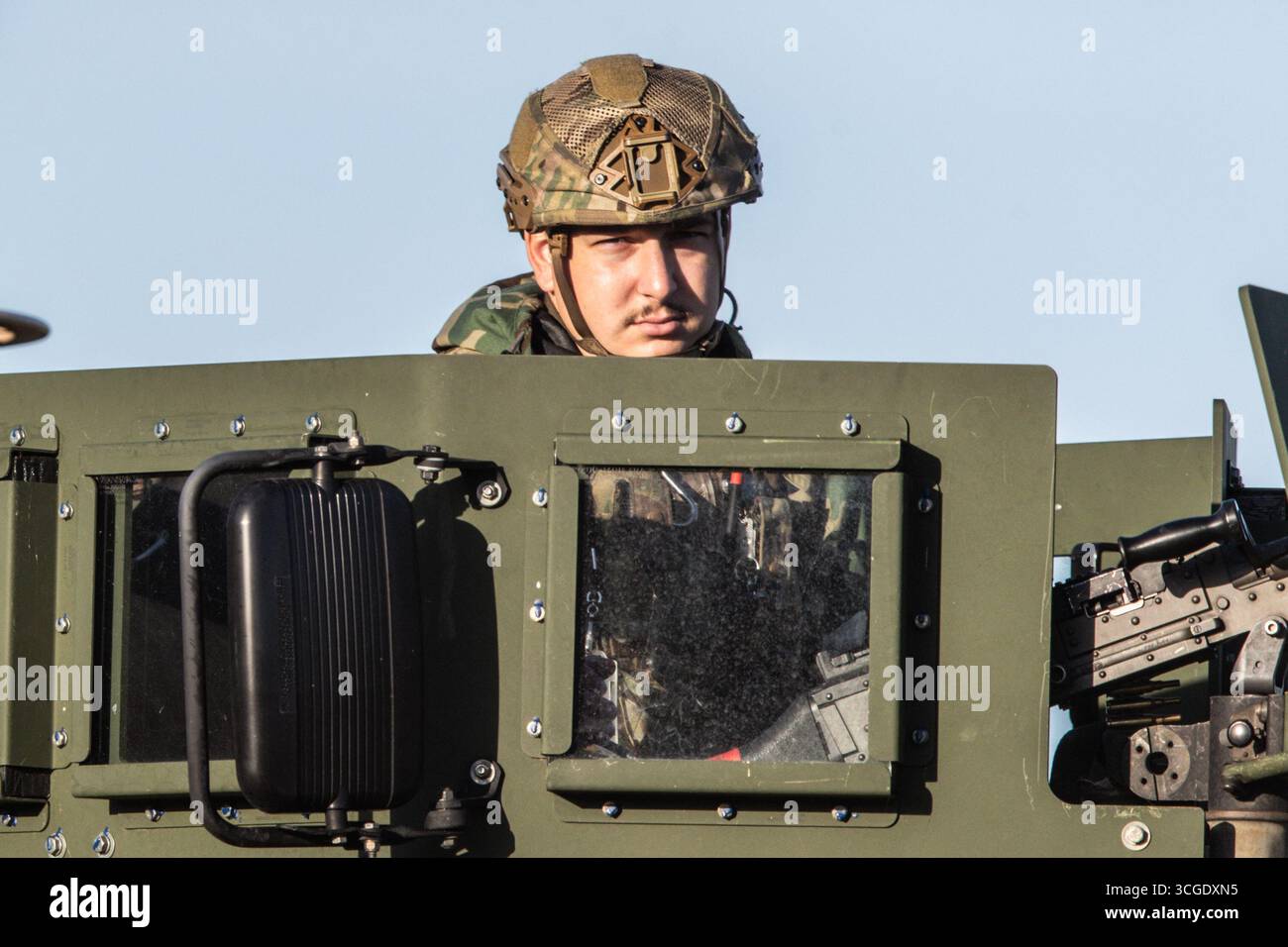 Il personale assegnato al 48th Fighter Wing conduce un'esercitazione di preparazione al combattimento presso la RAF Lakenheath, Lakenheath, Regno Unito, 28 agosto 2025 (foto di Alfie Cosgrove/News Images) Foto Stock