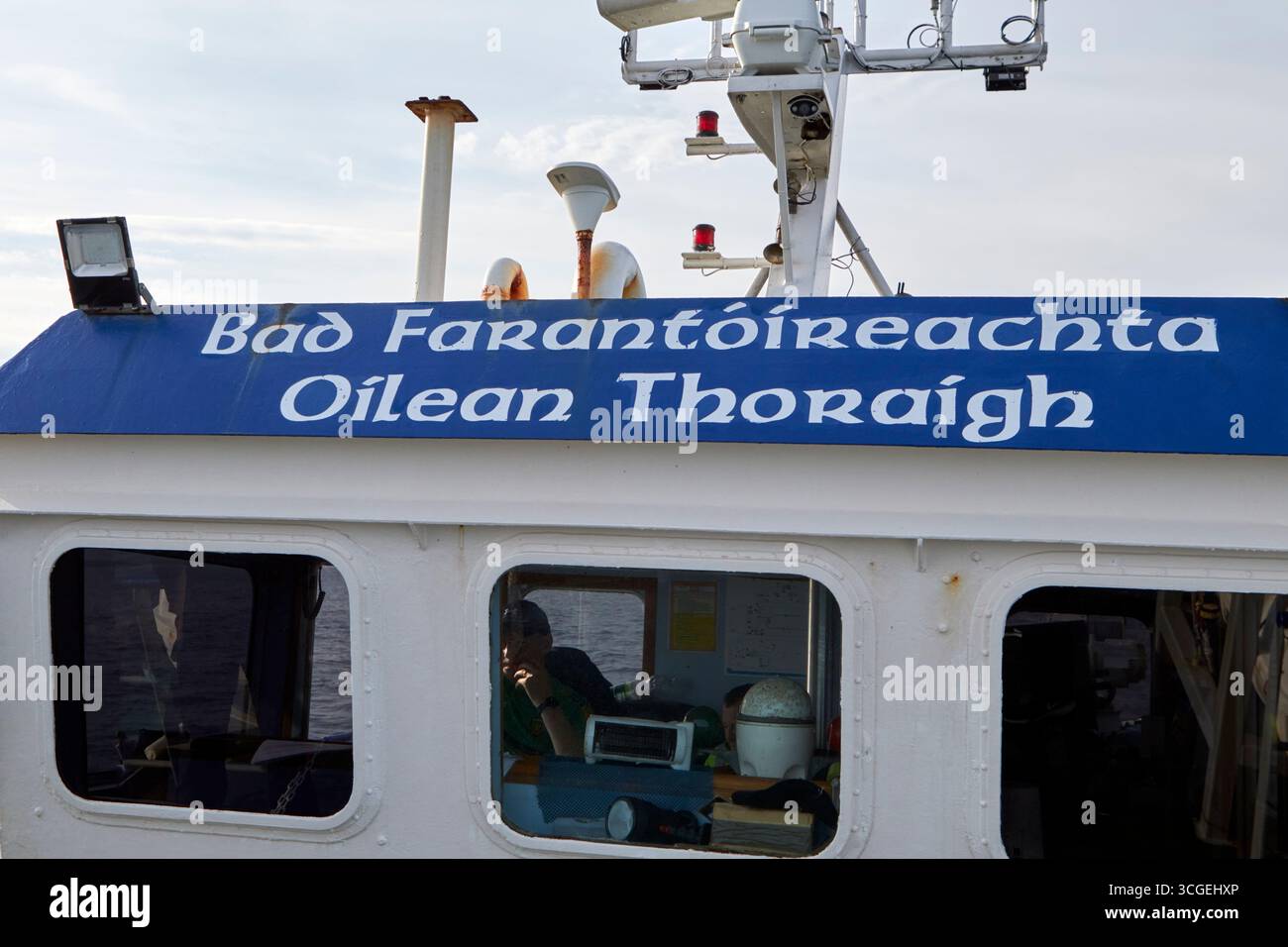 sul traghetto tory che parte dalla contea di tory, donegal, repubblica d'irlanda Foto Stock