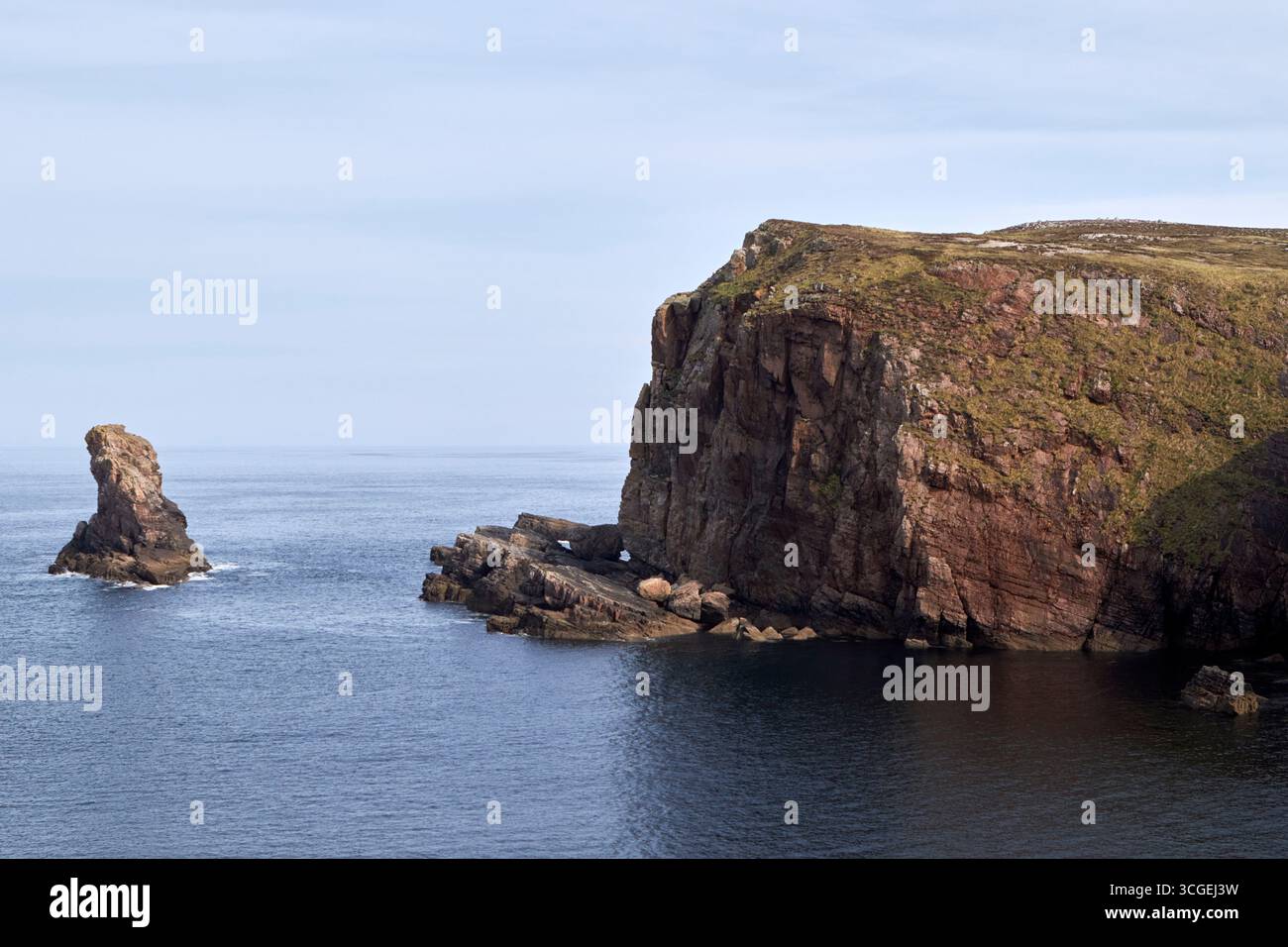 scogliere a dun balor balors forte est dell'isola di tory, contea di donegal, repubblica d'irlanda Foto Stock