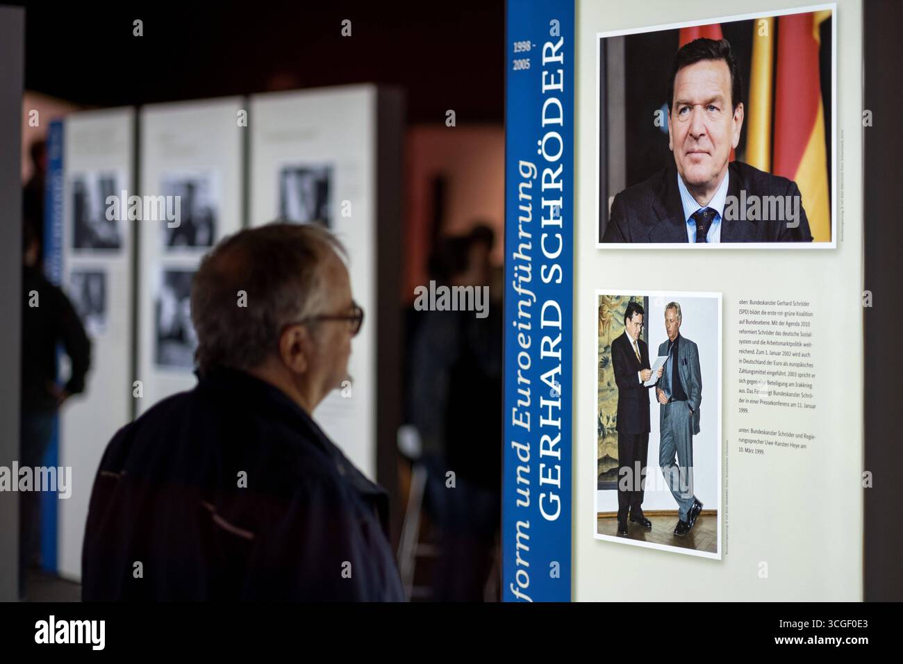Besucher beim Tag der offenen Tür der Bundesregierung 2025 im Bundespresseamt a Berlino. / Visitatori al Federal Government Open Day 2025 presso l'Ufficio federale della stampa di Berlino. Fotografia istantanea/K.M.Krause Foto Stock