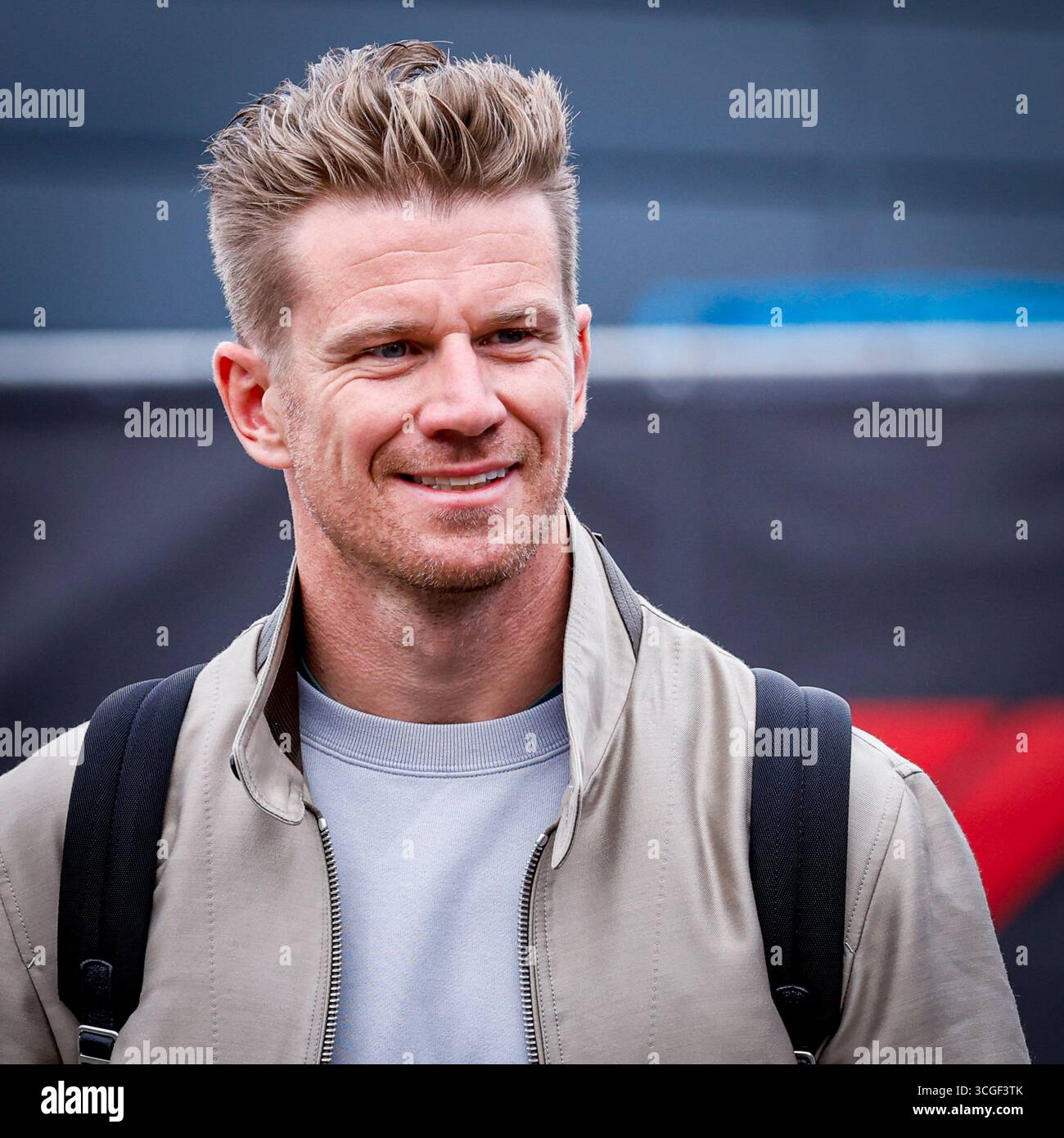 Zandvoort, Paesi Bassi. 28 agosto 2025. Nico Hülkenberg della Germania e Kick Sauber arrivano sul circuito prima della partenza del Gran Premio d'Olanda di Formula 1 Heineken 2025 sul circuito di Zandvoort il 28 agosto 2025 a Zandvoort, nei Paesi Bassi. (Crediti: Marcel ter Bals/MTB-Photo/Alamy Live News) Foto Stock