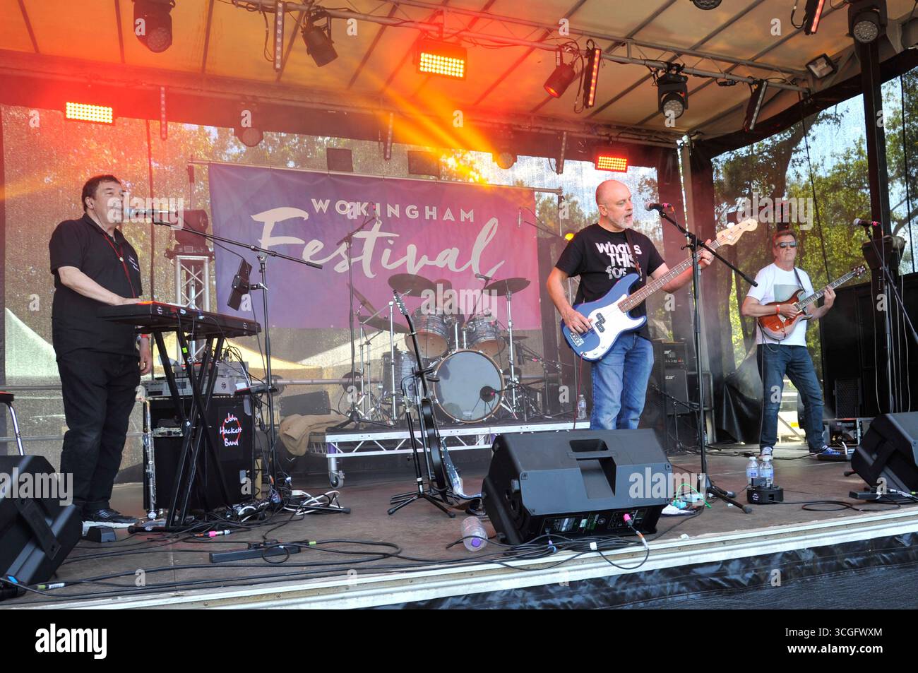 25.08.25. Wokingham, Regno Unito. La John Hackett Band si esibisce al Wokingham Festival, Cantley Park, Wokingham. Sue Andrews/Alamy Foto Stock