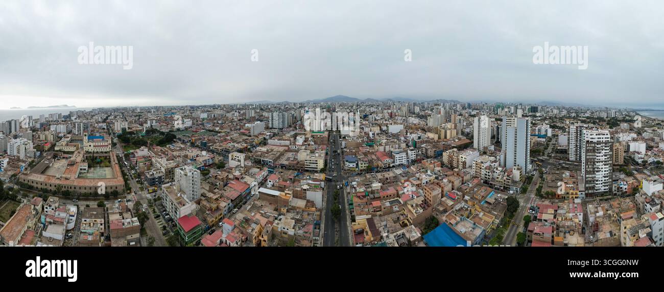 360 veduta aerea della Magdalena del Mar a Lima. Perù Foto Stock