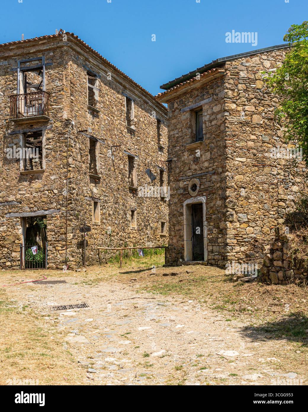 Roscigno Vecchio, antico borgo abbandonato in provincia di Salerno, Cilento, Campania, Italia. Foto Stock