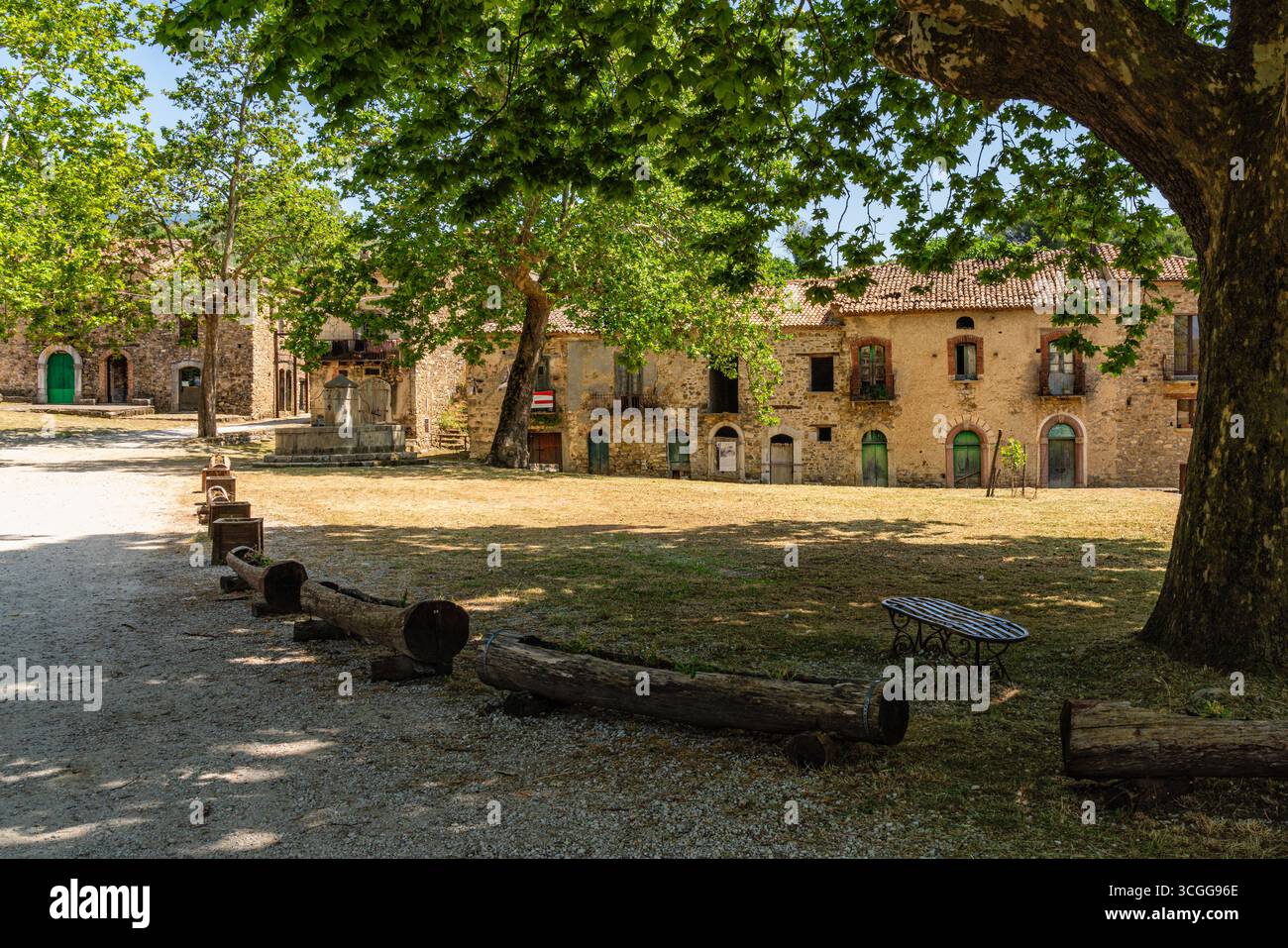 Roscigno Vecchio, antico borgo abbandonato in provincia di Salerno, Cilento, Campania, Italia. Foto Stock