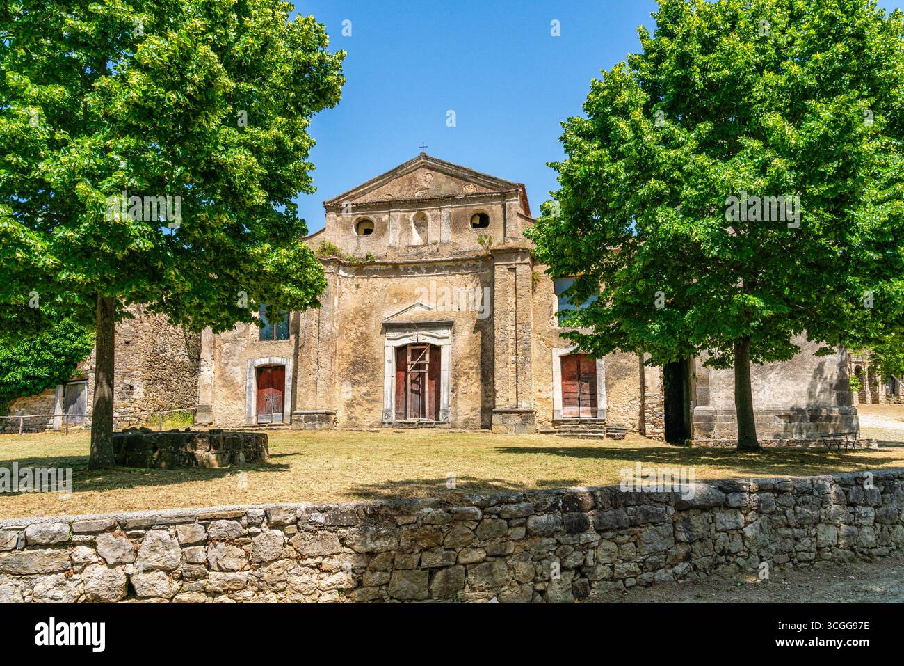 Roscigno Vecchio, antico borgo abbandonato in provincia di Salerno, Cilento, Campania, Italia. Foto Stock